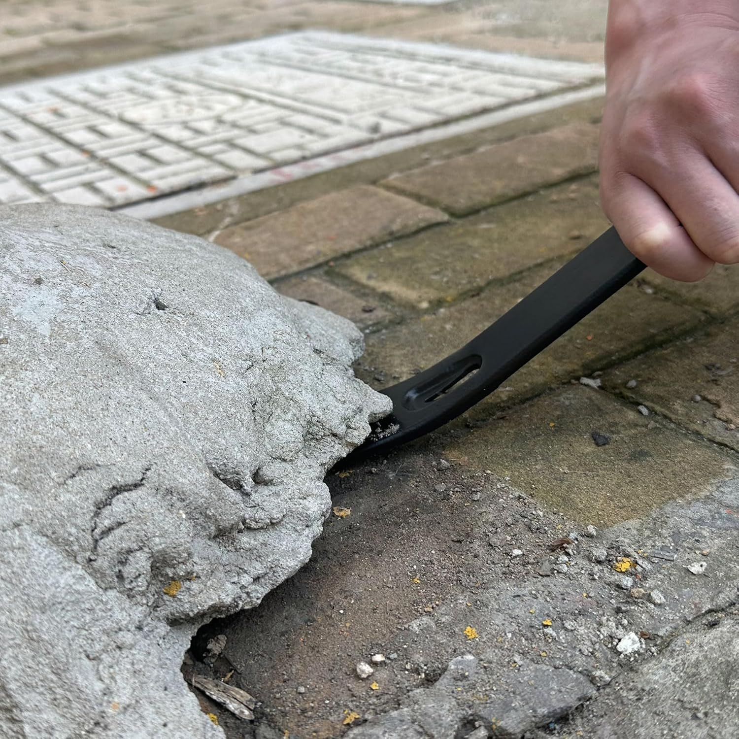 WOTAHI 4-Piece Flat Pry Bar Set - 15",12",7",5.25" Heavy Duty Nail Puller, Utility Claw Bar, Wonder Bar, Crowbar, Mini Pry Bar, High Carbon Steel Forged Nail,Baseboard and Trim Removal Tool Kit image number 4