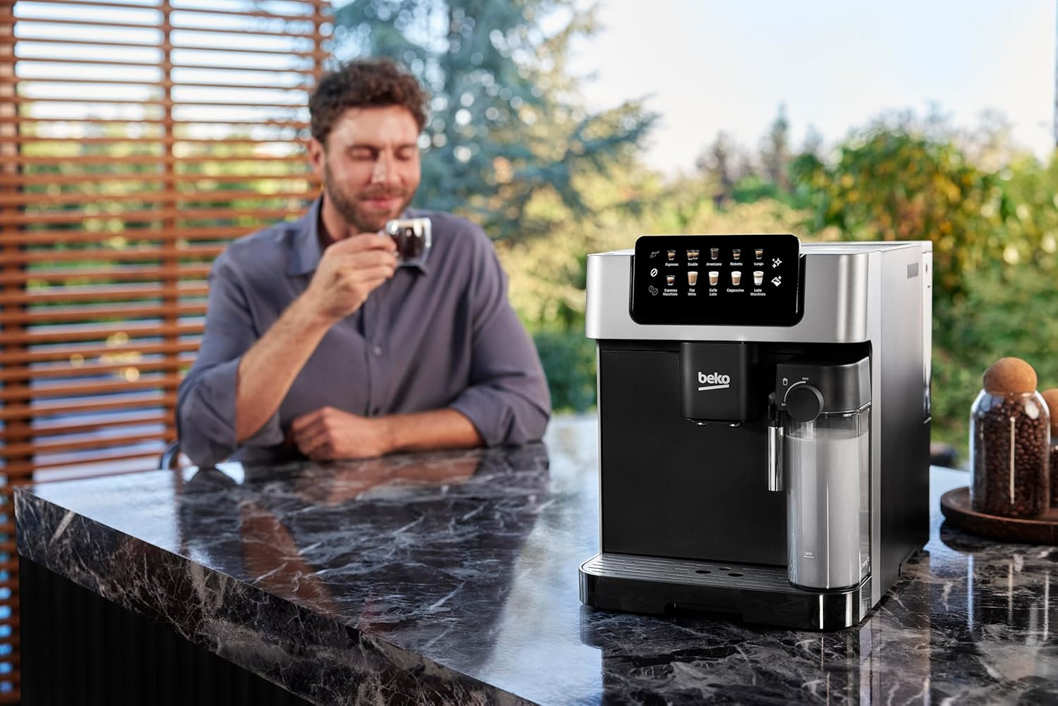 BEKO Caffeexperto Automatic Espresso Machine CEG 7348 X with Milk Frother and Cup image number 6