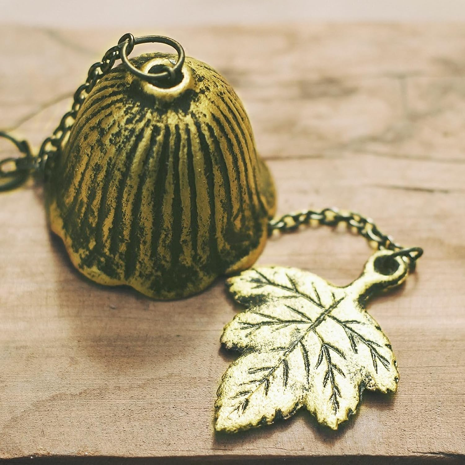 Mrmrkura Japanese Leaf Wind Chimes, Small Wind Bell Pendent for outside Hanging Cast Iron Wind Chime Ornament for Bless Garden Backyard Home Decor (Bronze) image number 2