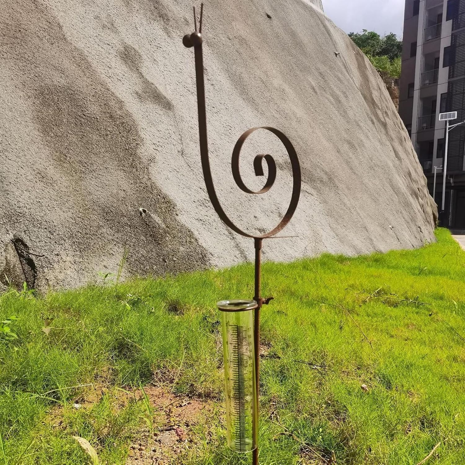 Decorative Raingauge &ndash; Snail Shape Garden Stake, Rustproof Rainmeter | Outdoor Yard Raingauge, Fun Decorative Stake for Balcony Patio Lawn Flower Bed Garden Plant Water Measurement image number 3