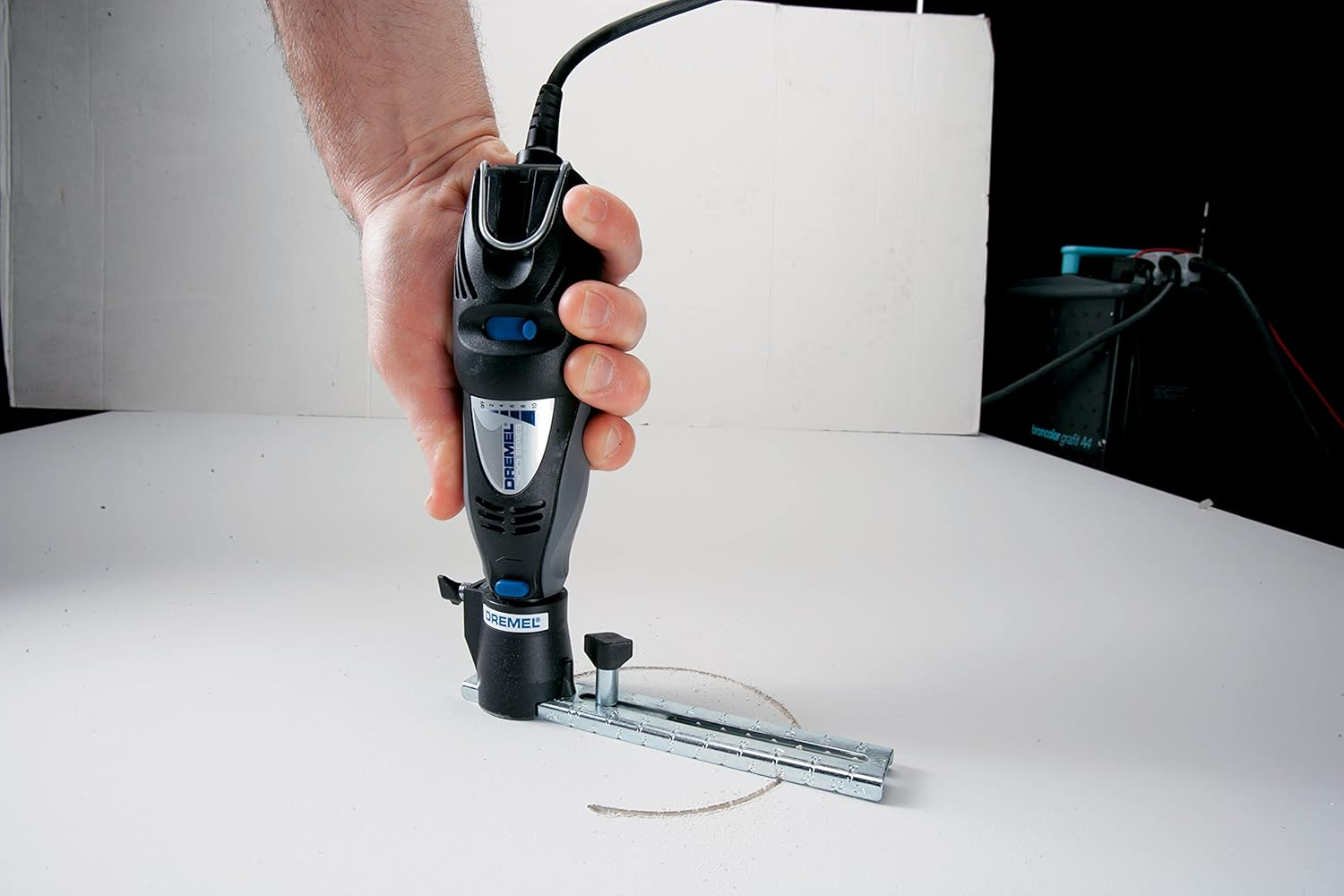 Dremel 678-01 Circle Cutter and Straight Edge Guide image number 4