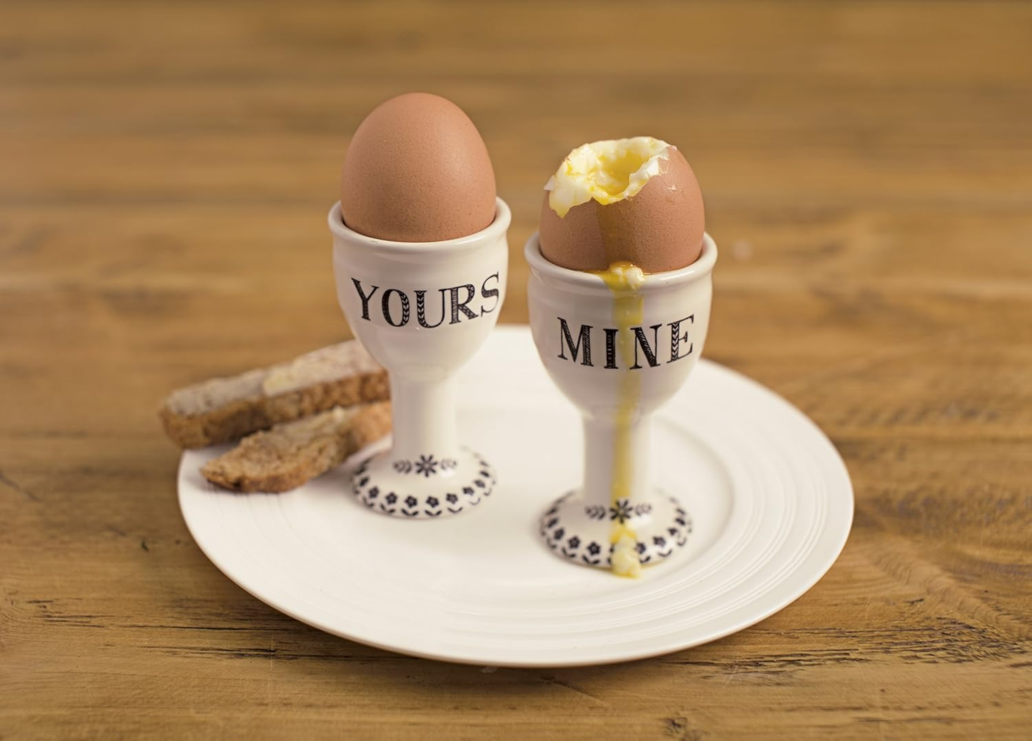 Kitchencraft Egg Pricker with Built-In Safety Lock, Plastic, White, 5.5 X 7.5 X 3 Cm image number 3