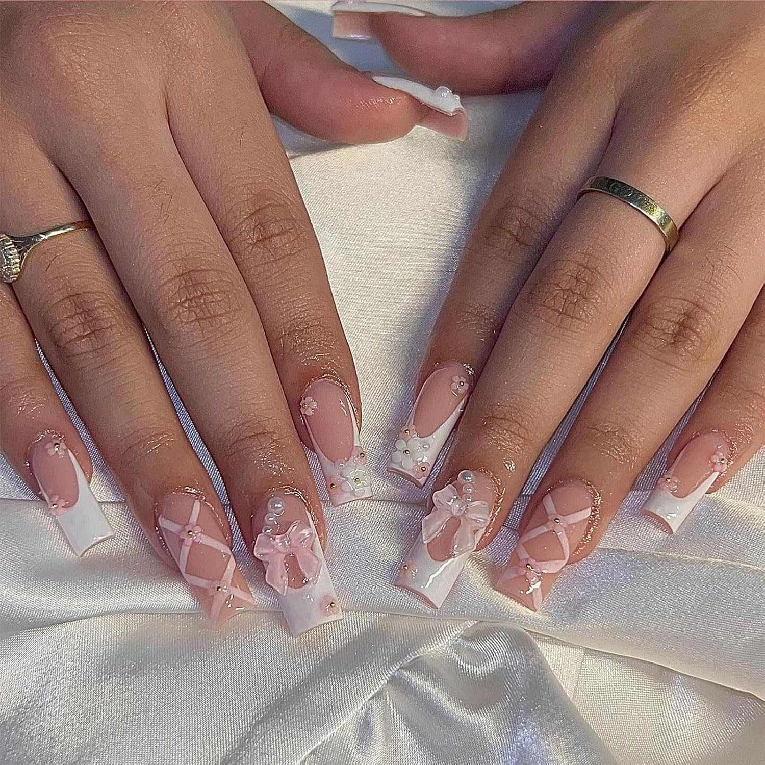 Goiern 24 Pieces Press on Nails Medium Length Rhinestone Pink False Nails Square Glitter Shiny 3D Flower False Nail Tips - Pink image number 3