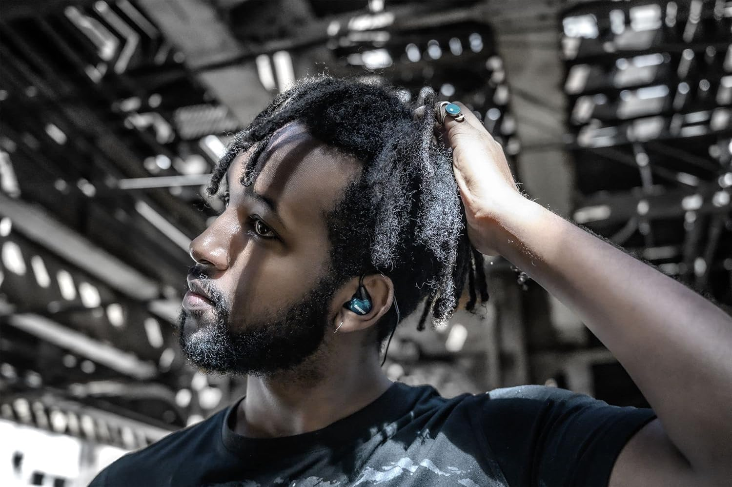 Shure SE215 PRO Wired Earbuds - Professional Sound Isolating Earphones, Clear Sound & Deep Bass, Single Dynamic Microdriver, Secure Fit in Ear Monitor, plus Carrying Case & Fit Kit - Blue (SE215SPE)