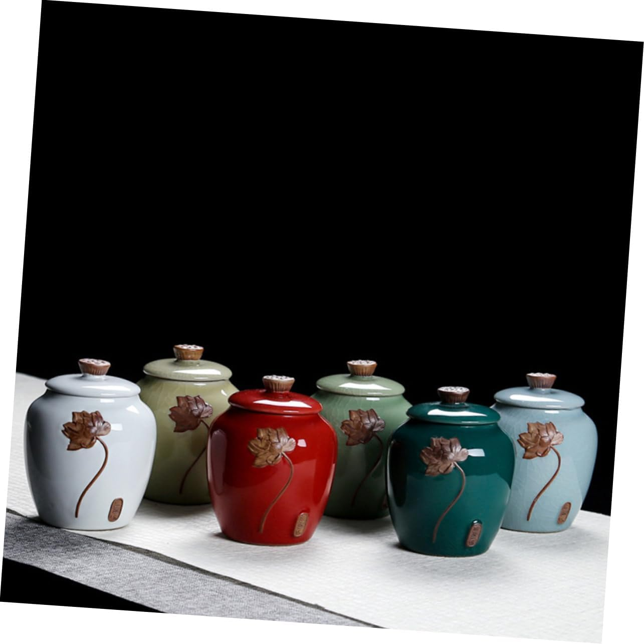 CAXUSD Ceramic Tea Can Tea Canister Relief Lotus Design for Home Office Food Storage Can Container for Loose Leaf Random Color