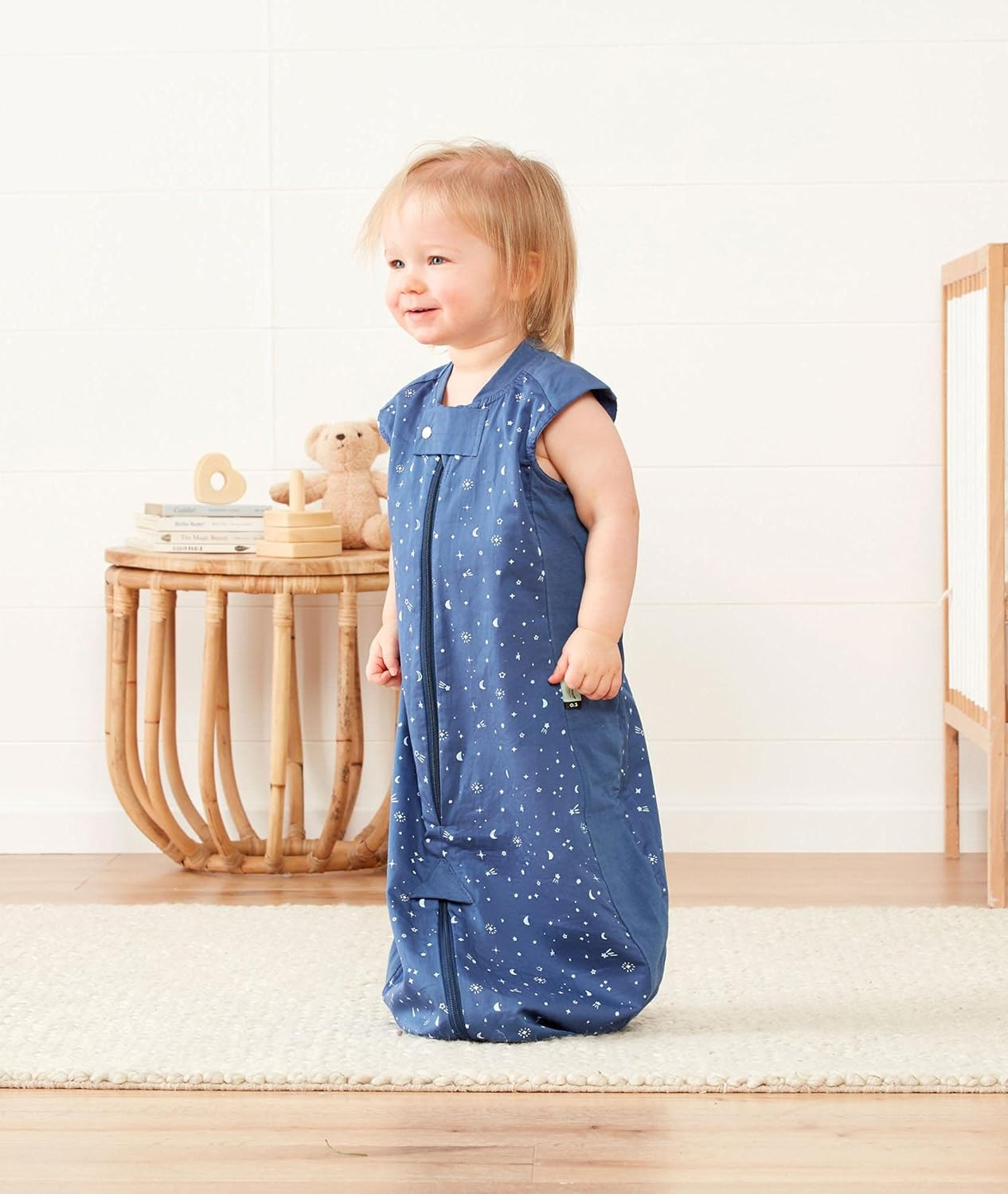 Ergopouch Sleep Suit Bag 0.3 TOG, 3-12 Months, Night Sky Print &ndash; Organic Cotton, 2-In-1 Convertible Sleeping Bag or Suit with Legs, Lightweight & Breathable, Ideal for Room Temperatures (22&ndash;26&deg;C) image number 4