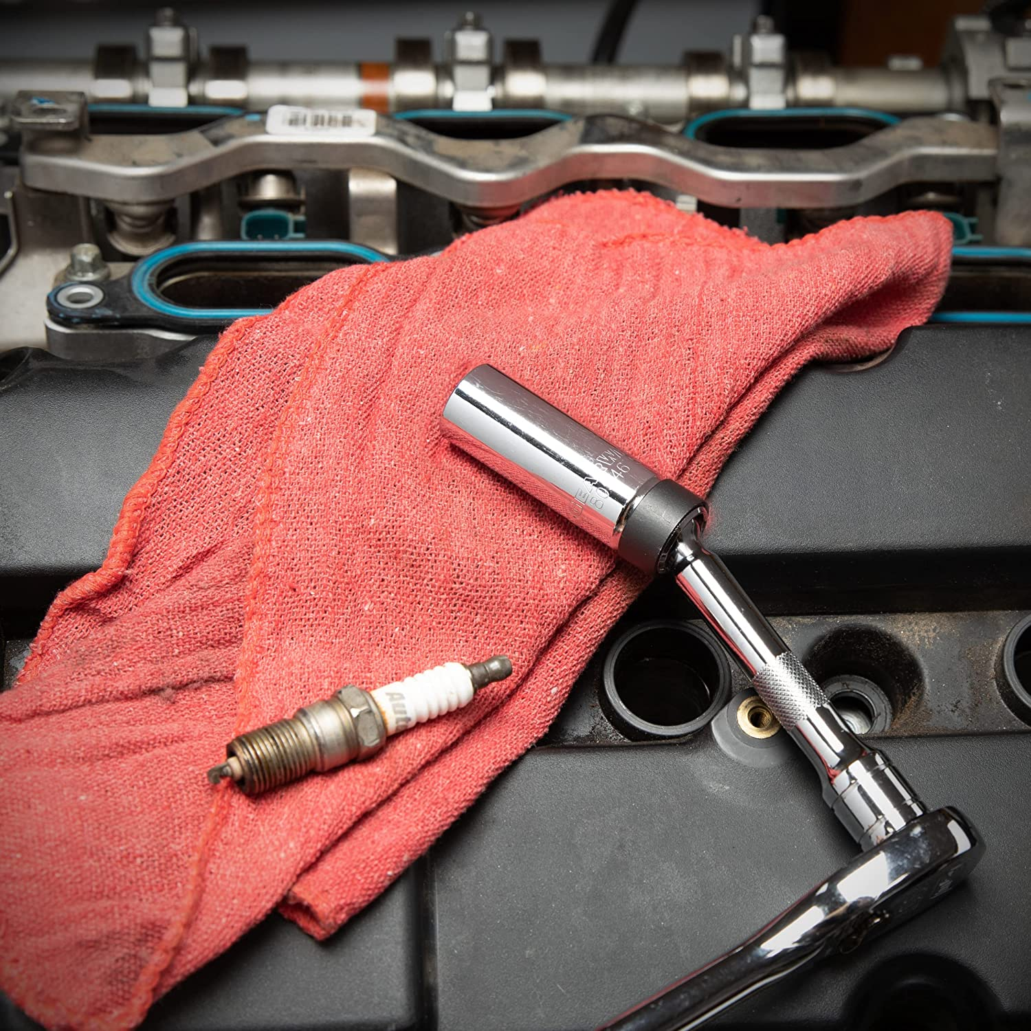 GEARWRENCH 3/8" Drive 6 Pt. 5/8" X 6" Magnetic Swivel Spark Plug Socket - 80546 image number 1