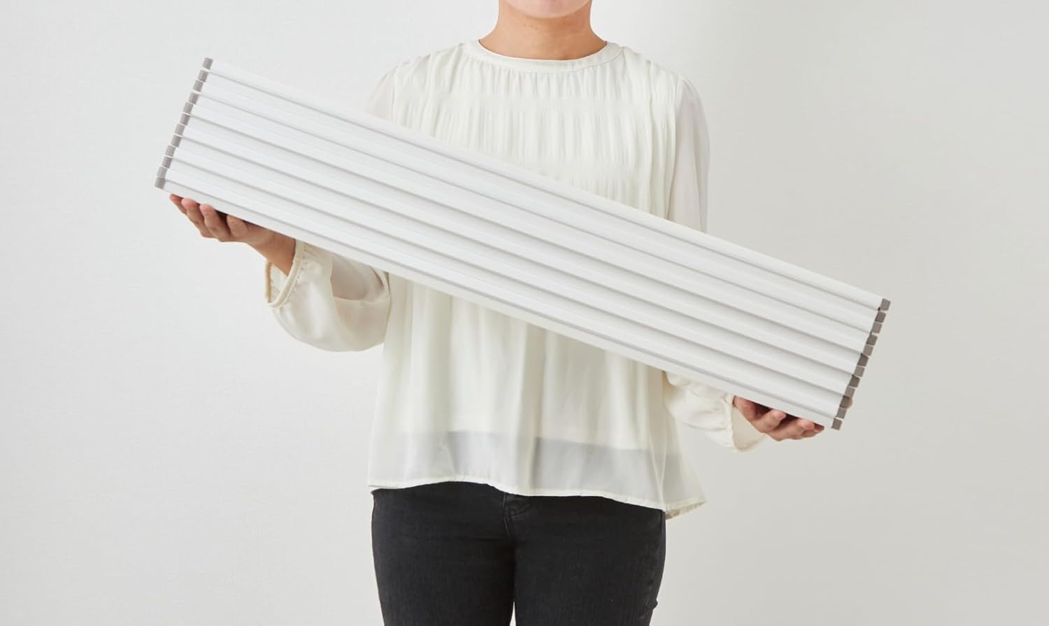 Mie Sangyo Foldable Compact Bath Lid, Product Size (Approx.) 27.6 X 56.5 Inches (70 X 141.8 Cm), White (Main Body) Stain Resistant (Soft), Ag, Antibacterial Treatment, Mildew Resistant