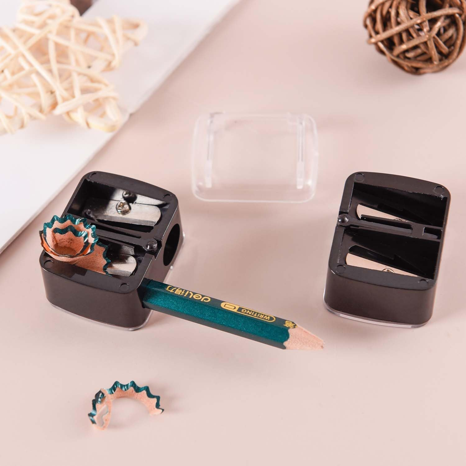 Set of 2 Universal Make-Up Sharpeners, Precision Sharpener for Kajal, Eyeliner, Lipstick & Eyebrow Pencils, with Sharp Blades, Handy for Travel image number 1