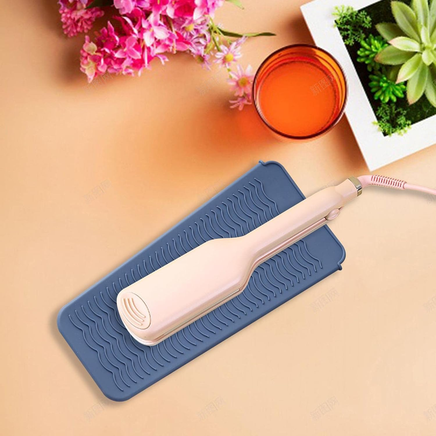 Eigell Silicone Heat Resistant Mat Pouch for Curling Iron Hair Straightener Countertop Protector Heat Insulating Sleeve Storage Bag Travel Case, Bkue