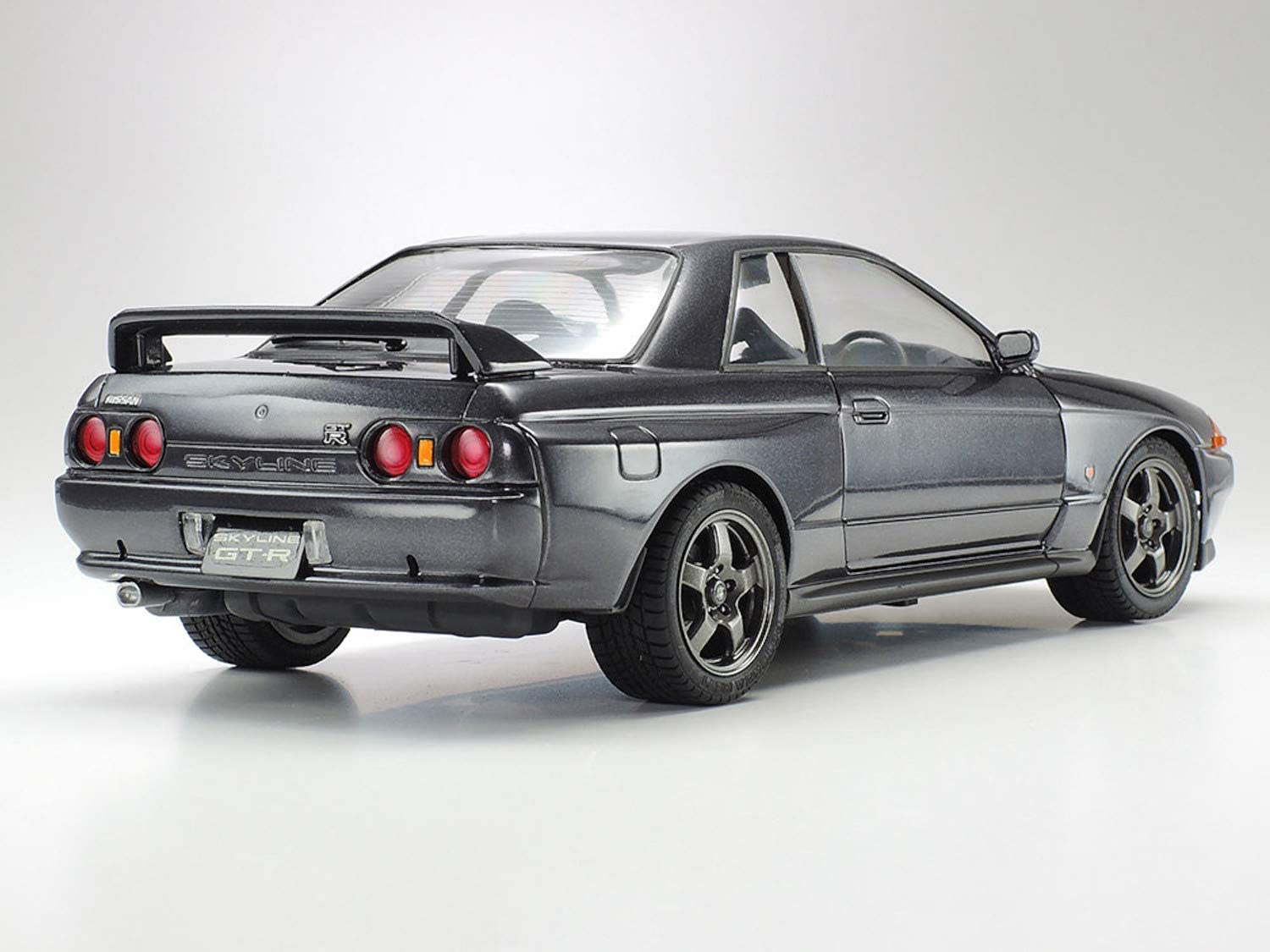 Tamiya Nissan Skyline GT-R 1:24 Scale Model Kit image number 5