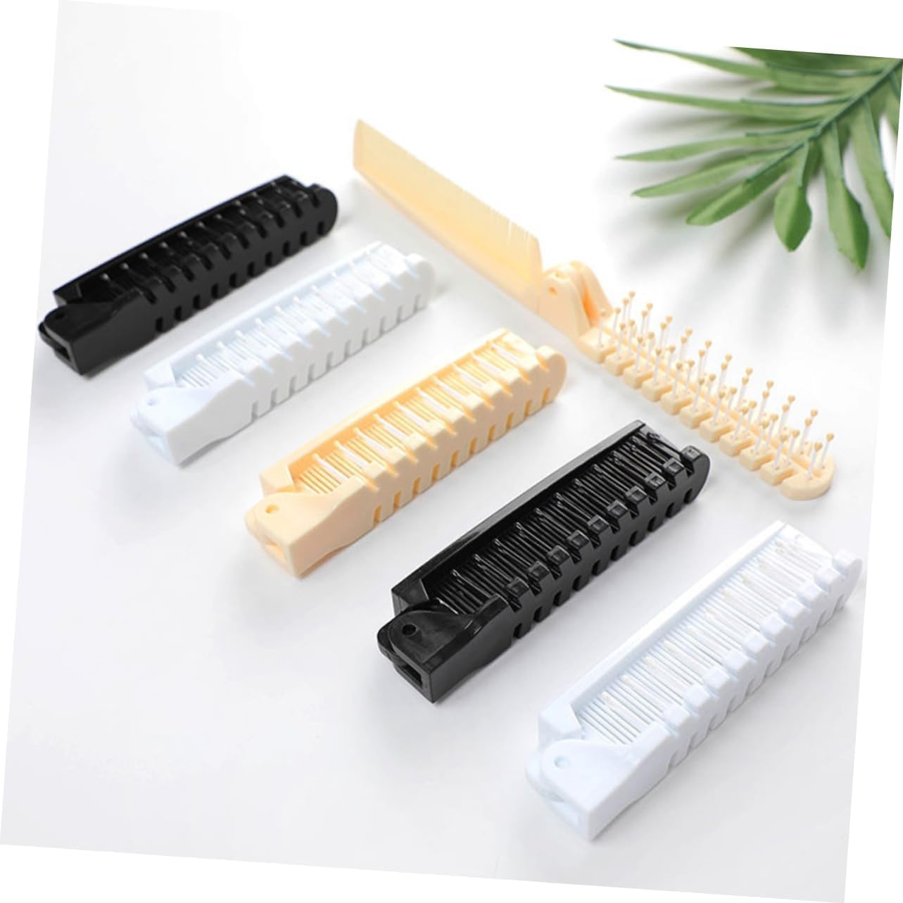 Foldable Comb, Pack of 2, Double-Sided Folding Combs in Black and White, Compact Travel Brush with Miniature Size for Handbag & Pocket - Universal Use as Beard Comb, Hair Brush & Bags image number 6