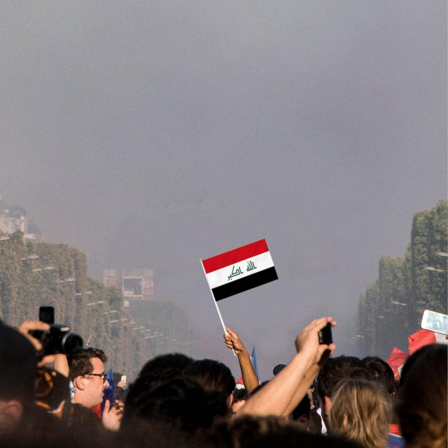 10 PCS Handheld Iraq Flag,8.5&times;5.5 Inch Hand Held Mini Iraqi Flags Banner for Indoor Outdoor Parade Waving the Tlag and Shouting