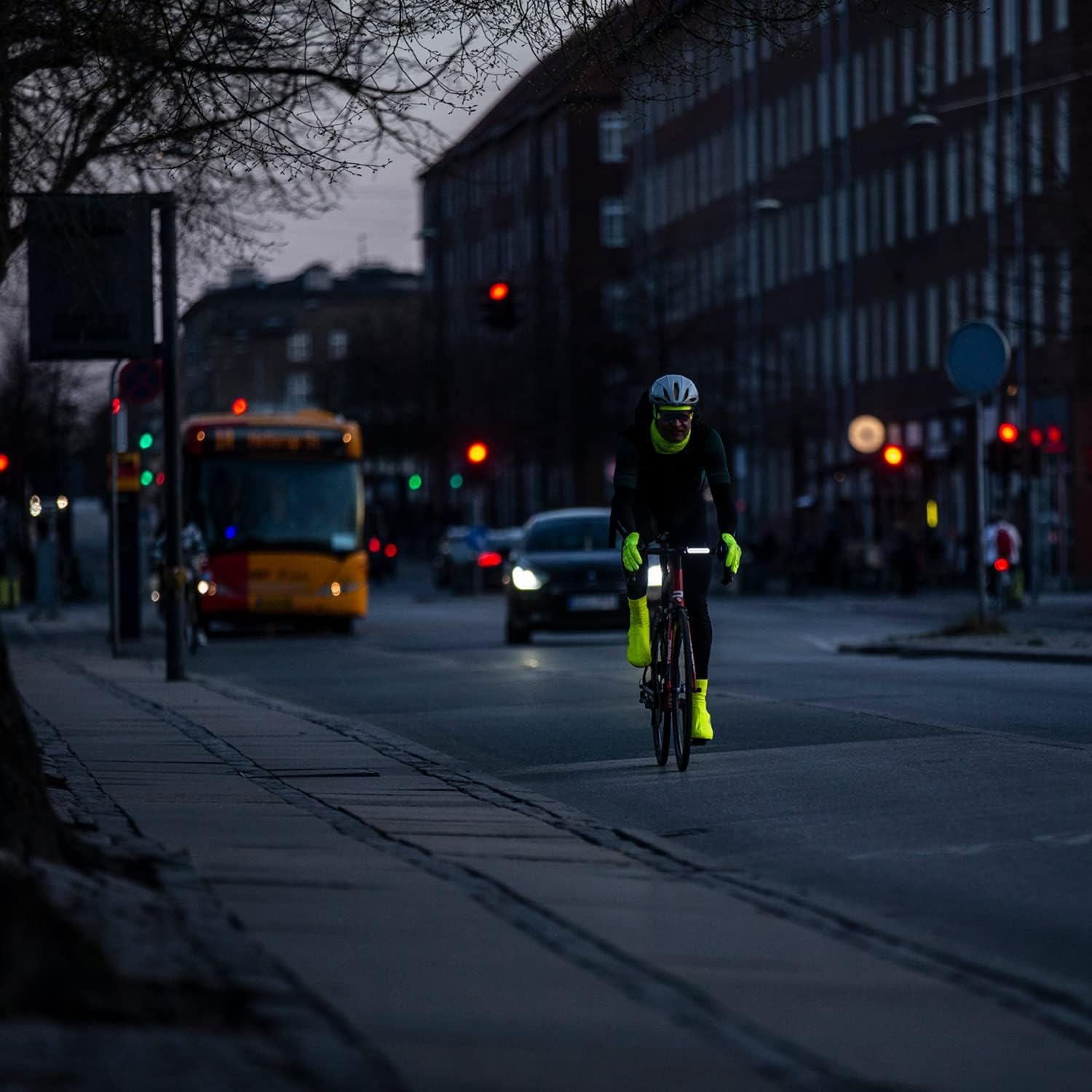 Gripgrab Unisex Lightweight Thermal under Helmet Cycling Headband with Windproof Front Running Bicycle Hat Forehead Ear Warmer Headband image number 1