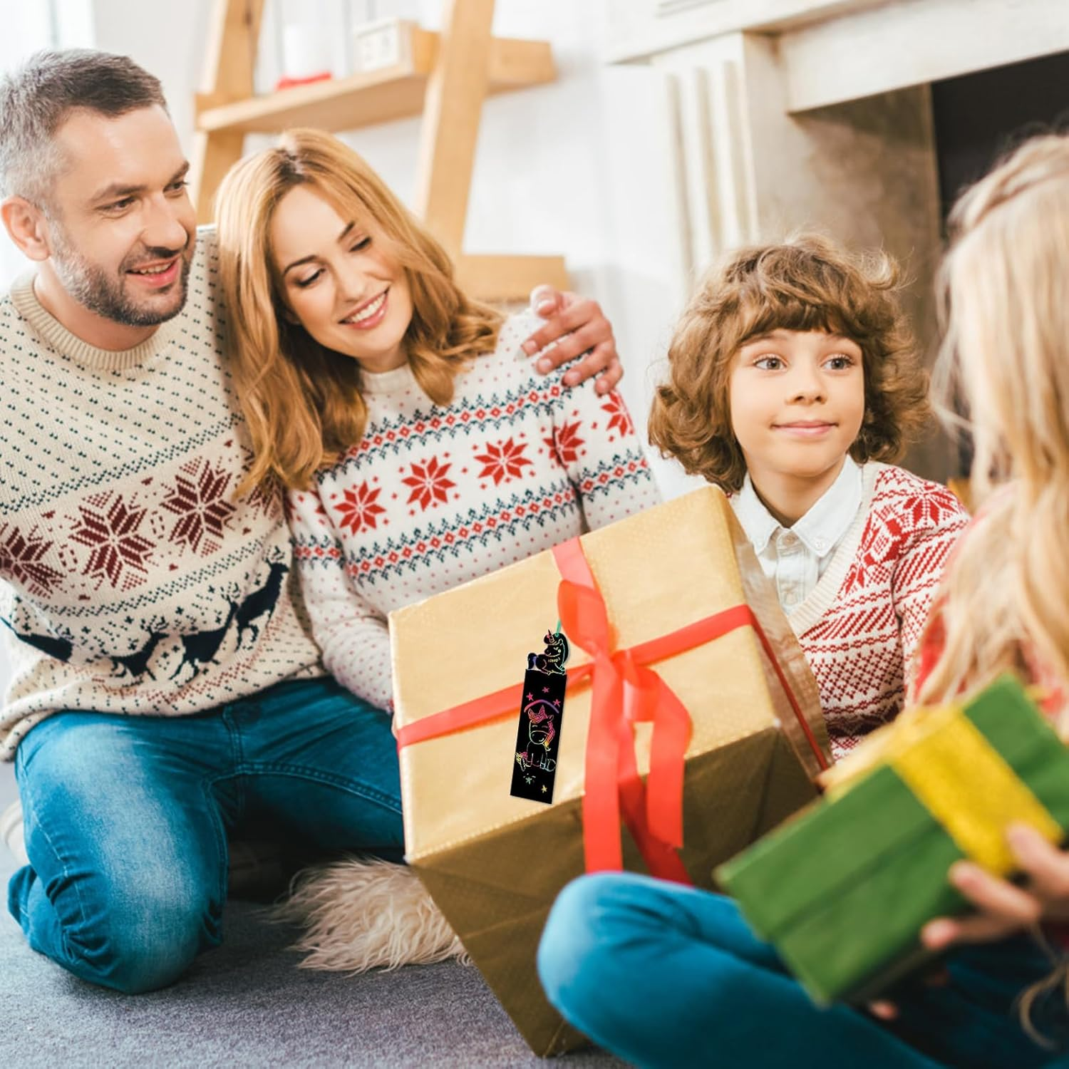 Viiotu 48 Pcs Scratch Art Bookmarks Party Favours Kids, Animal Bookmarks Set Party Bag Fillers with 48 Pcs Colorful Ribbons and 24 Pcs Wood Stylus, Scratch Art for Classroom Activities Party (Unicorn) image number 4