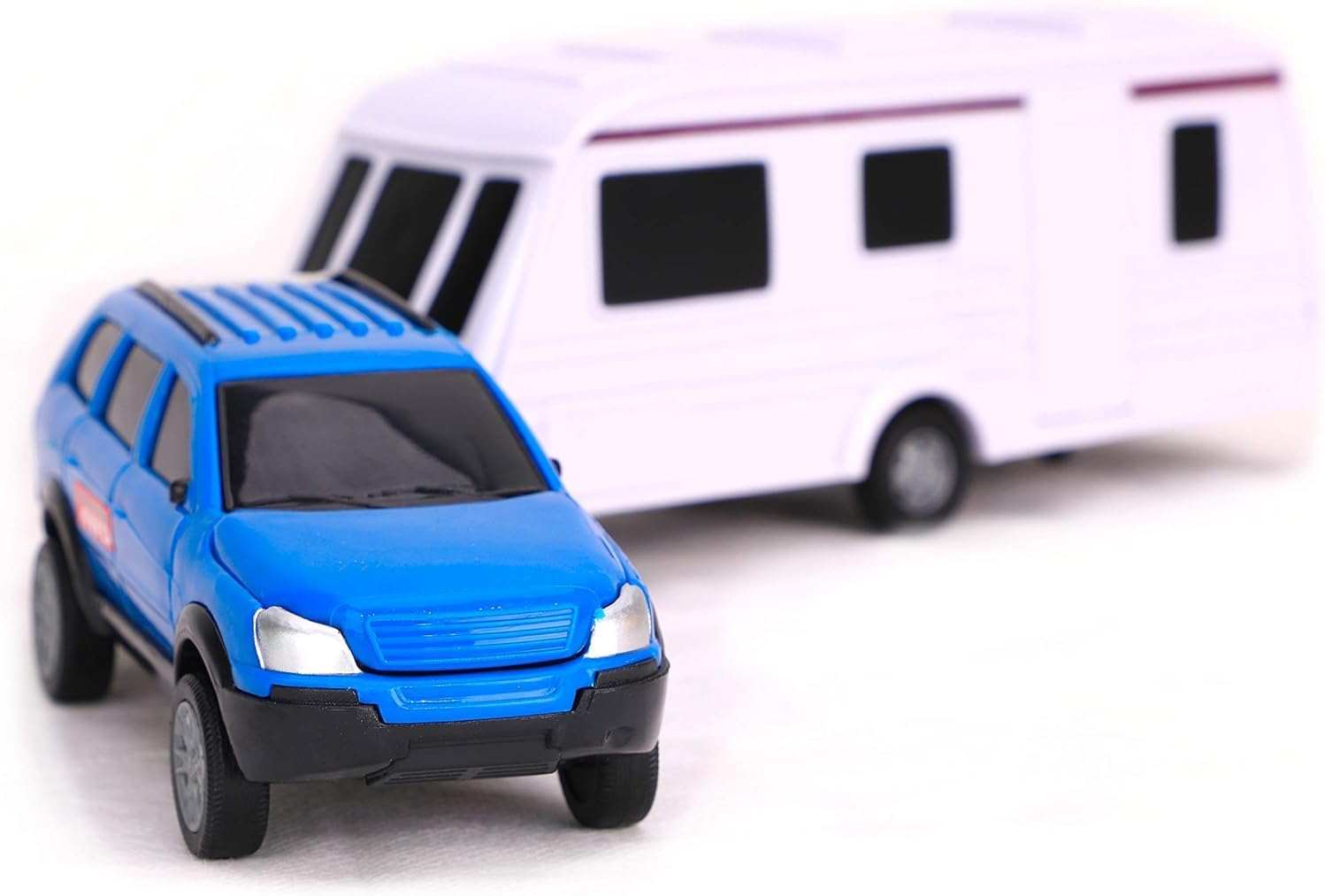 Toyland&reg; Car & Caravan Set Pull along - 1:32 Scale (Blue) image number 4