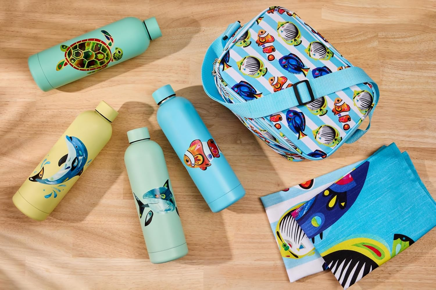 Maxwell & Williams Pete Cromer Ozzie Ocean Double Wall Insulated Bottle 750ML Green Turtle Gift Boxed - Mint image number 4