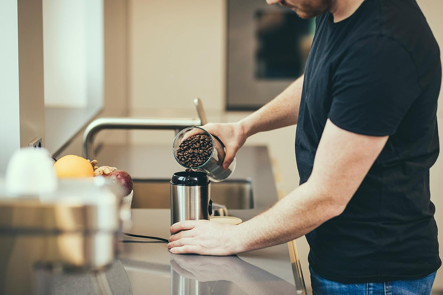 Severin Coffee and Spice Grinder with 180 W of Power KM 3879, Brushed Stainless-Steel/Black image number 5