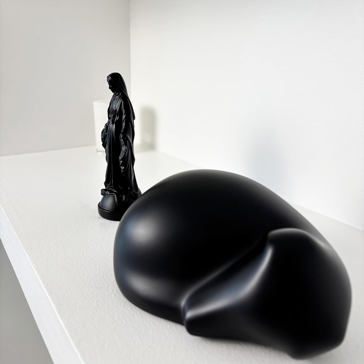 Comemori Sleeping Dog Urn for Ashes (Black) - Black image number 5