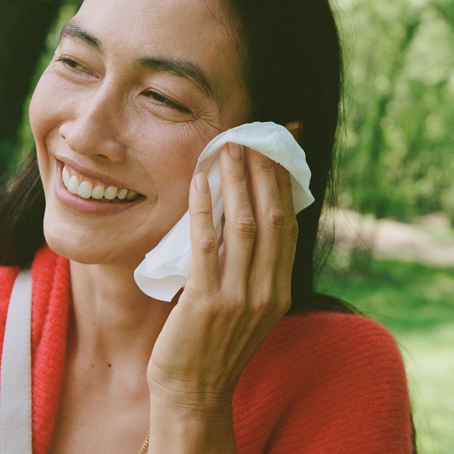 Ursa Major Essential Face Wipes - Tonic-Infused Natural Face Wipes to Reboot Dull Tired or Oily Skin with Aloe Bamboo and Green Tea (20 Individually-Wrapped Bamboo Wipes) image number 1