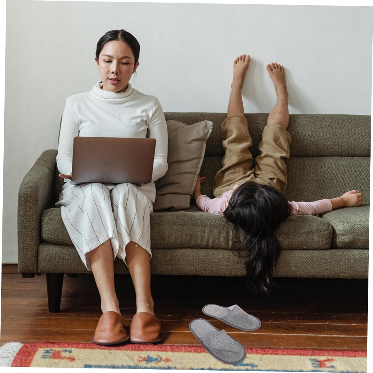 WOFASHPURET Disposable Guest Slippers Flats for Women Men Indoor Slippers Comfortable Skid-Resistant image number 4