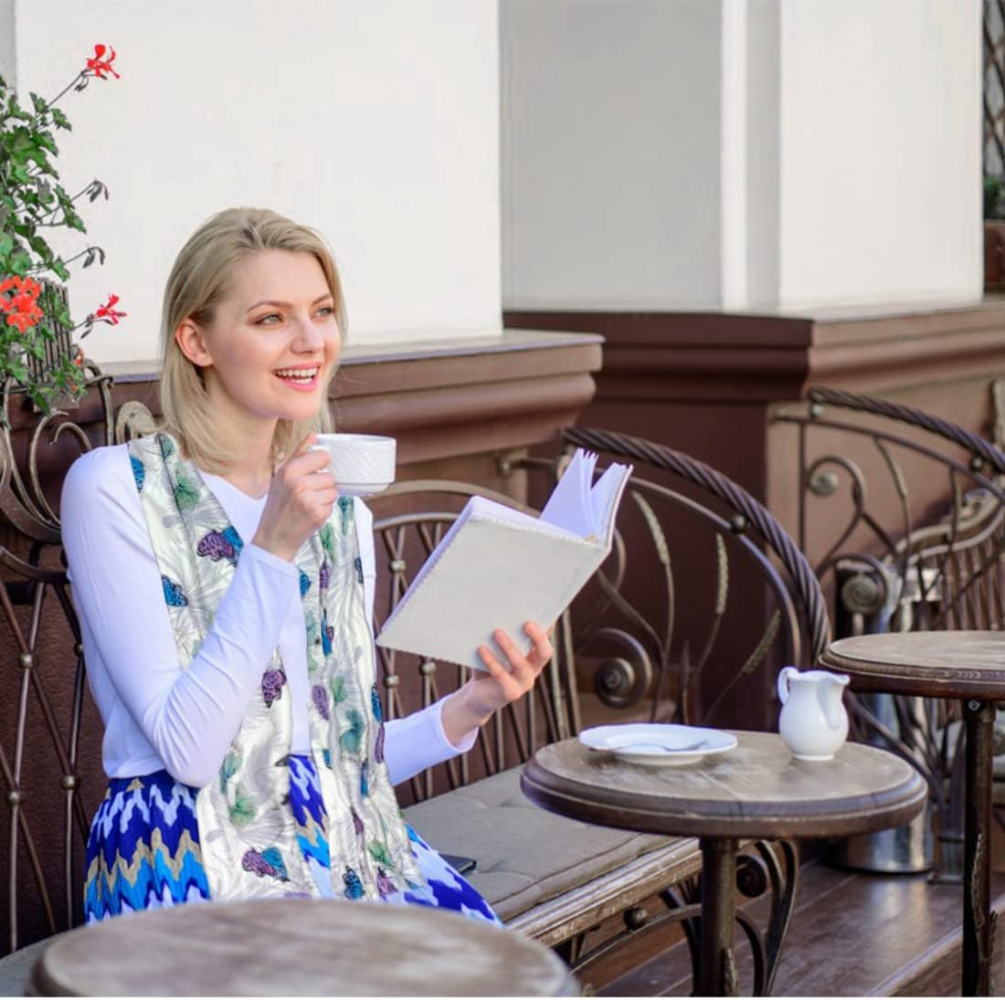 VOPHIA 2 Pack Women Bib Dining Scarf Washable Microsuede Food Clothing Protectors Floral Dining Mouth Towel Scarf image number 5