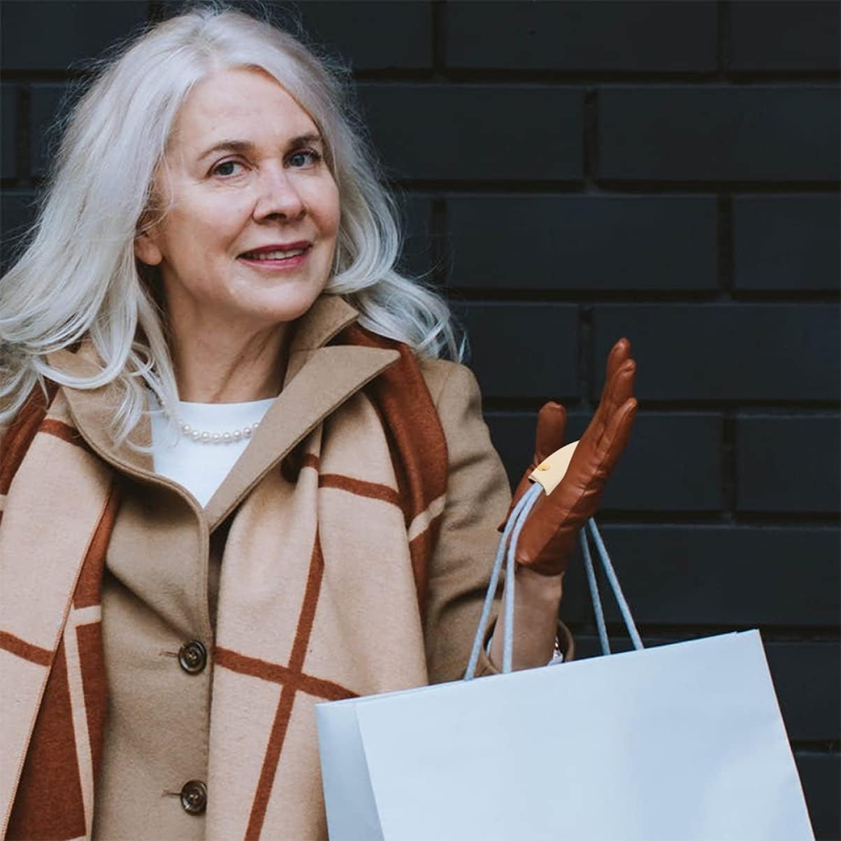 NUOBESTY Luggage Handle Protector and Handbag Handle Leather Wrap, Pu Leather Protective Covers, 2Pcs Set in Apricot and Black for Travel and Daily Use image number 5