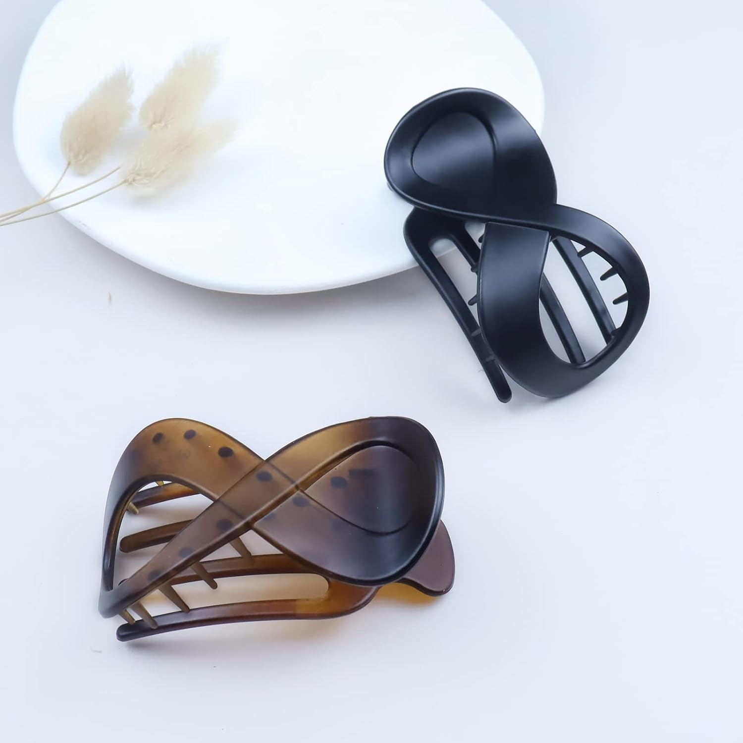 Kavya Women'S Tortoiseshell Hair Clips, Large, Non-Slip Hair Clips, French Hair Clip, Elegant Hair Accessories, Pack of 2 image number 4