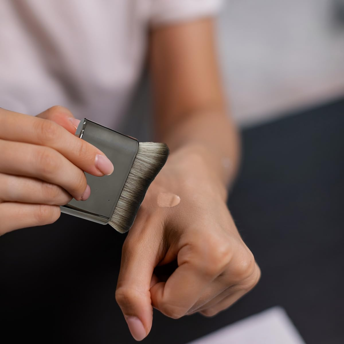 2PCS Body Tanning Brush Siren Makeup Brush ，Large Kabuki Foundation Body Makeup Brush for Fake Tan Face,Body & Leg Makeup(Rose Gold, Bright Black) - Black image number 5