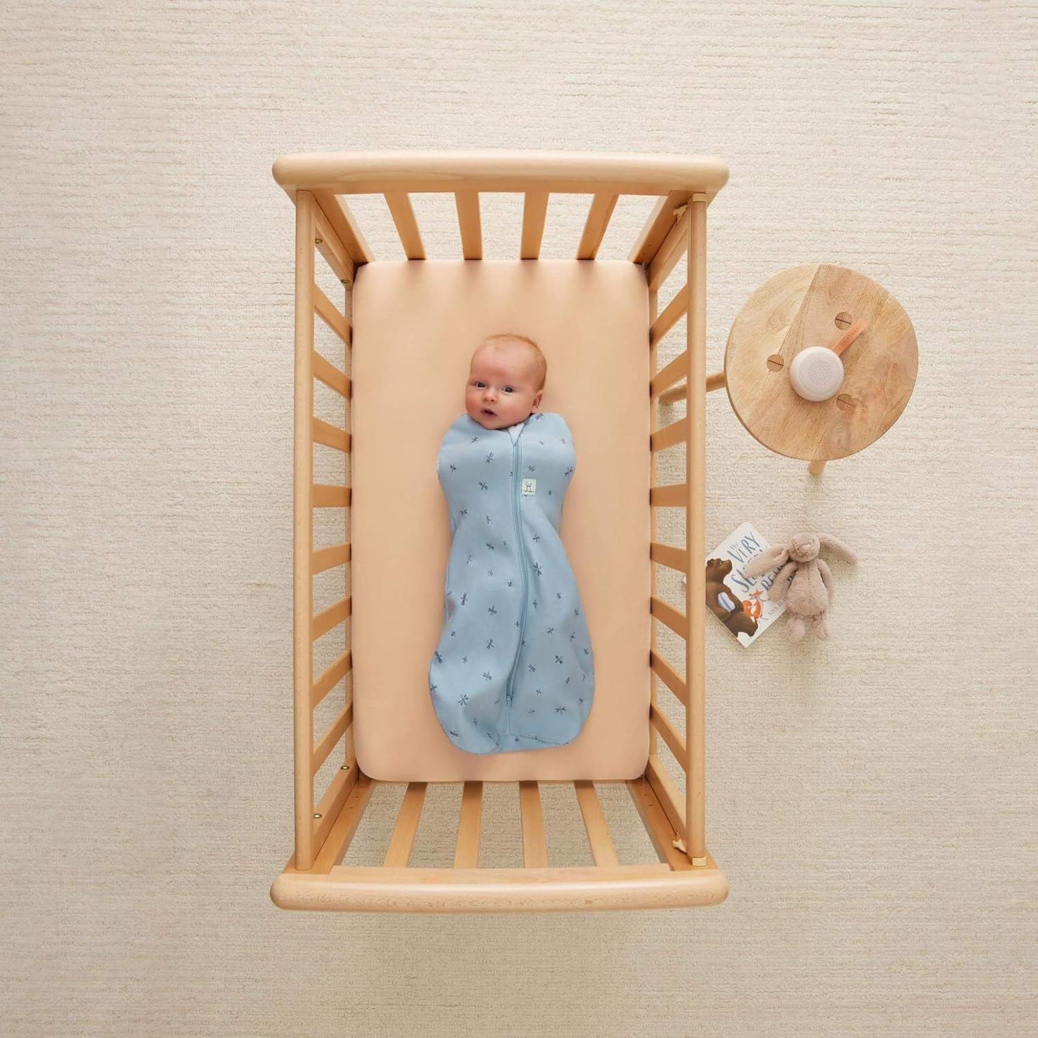 Ergopouch 1.0 TOG Cocoon Swaddle, 6-12 Months &ndash; Dragonflies Print &ndash; Organic Cotton Swaddle & Sleeping Bag in One &ndash; Arms In/Out &ndash; Easy-To-Use Two-Way Zipper &ndash; Designed for Safety & Comfort image number 4