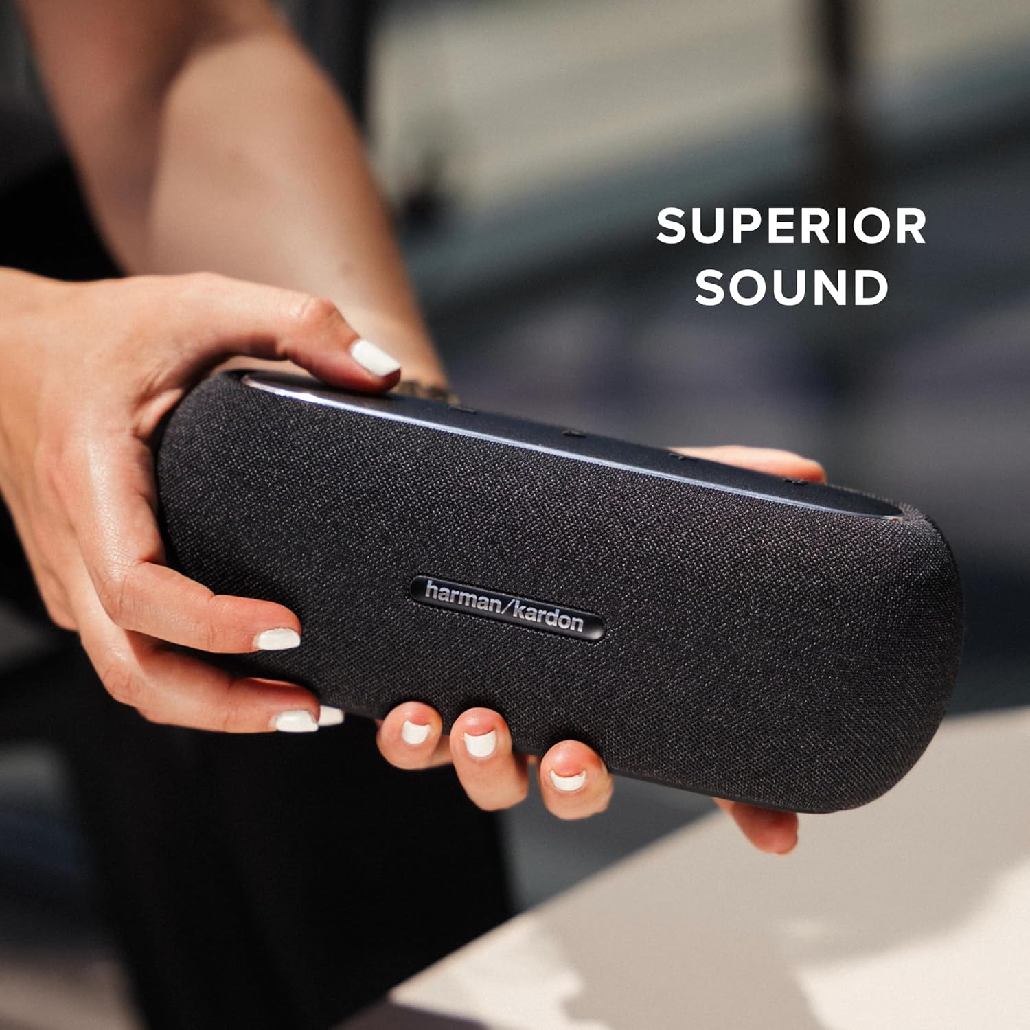 Harman Kardon Luna, Harman Kardon Superior Sound, Stylish Looks, Quality Design, Built-In Battery, IP67 Waterproof and Dustproof, Bluetooth Music Streaming, Black