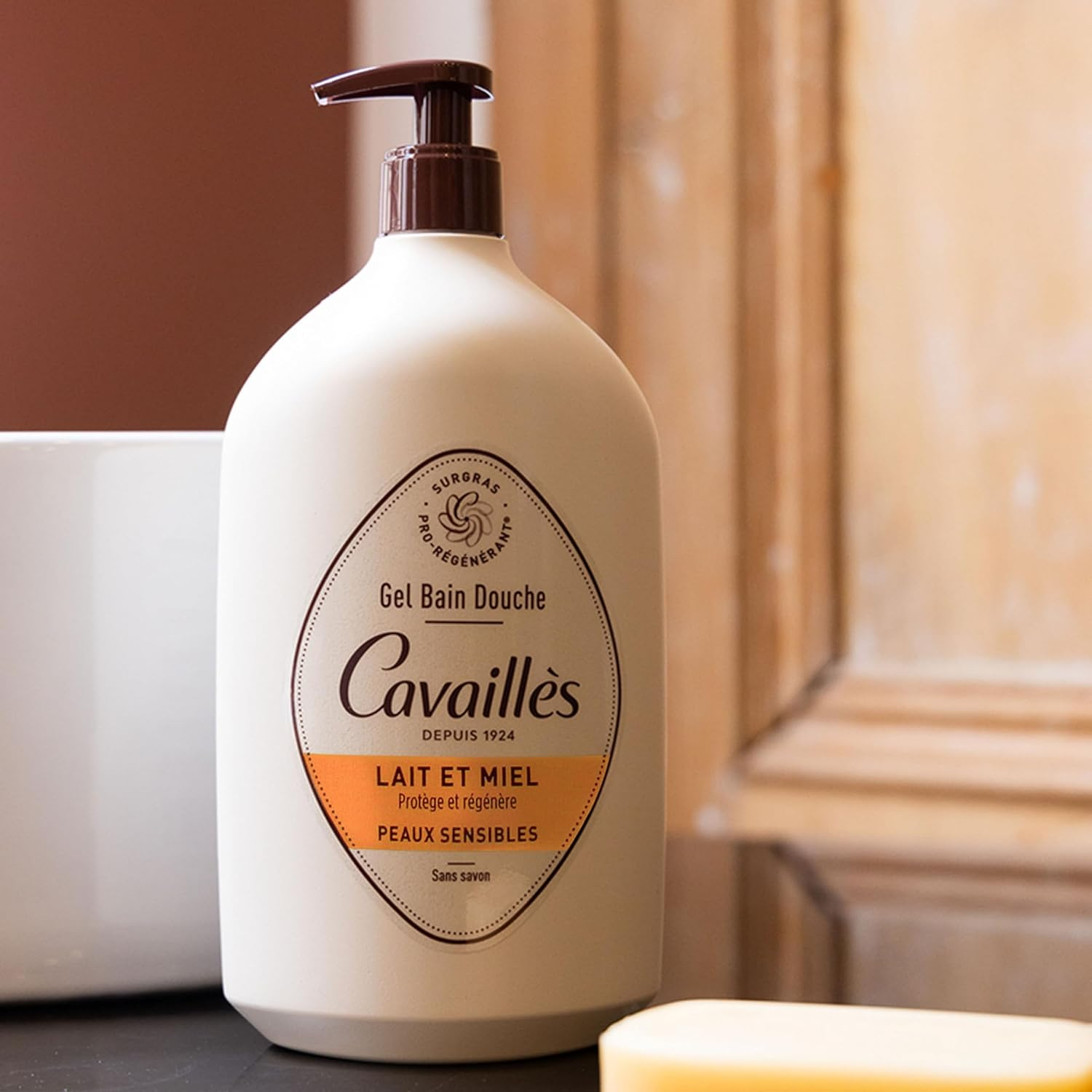 Rog&eacute; Cavaill&egrave;s Shower Gel for Sensitive Skin, Milk and Honey, 1 Litre image number 3
