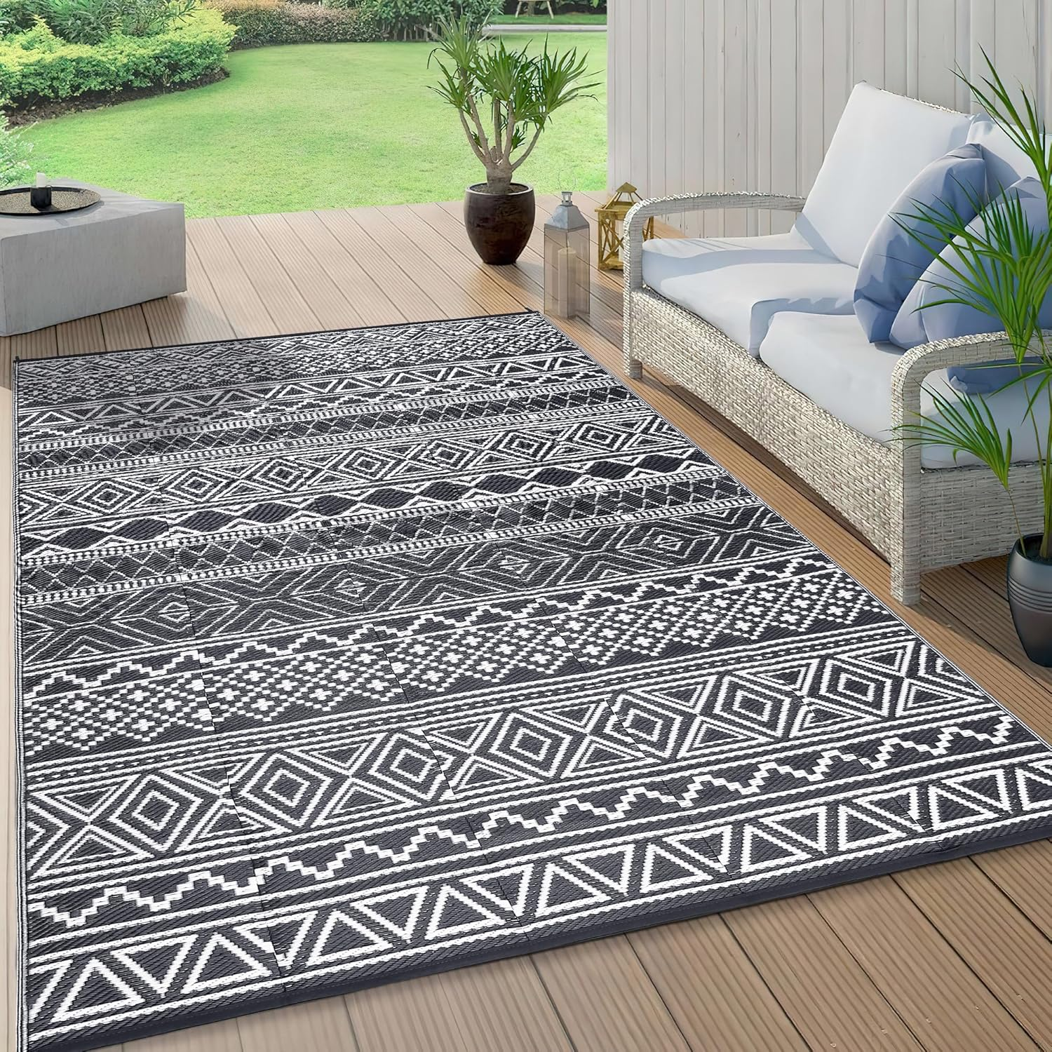 Lintimes Waterproof Outdoor Rug 8X10 Plastic Straw Reversible Rug Large Modern Geometric Floor Mat for Outdoors, UV Resistant Foldable Portable Carpet for RV, Deck, Picnic, Beach, Black & White