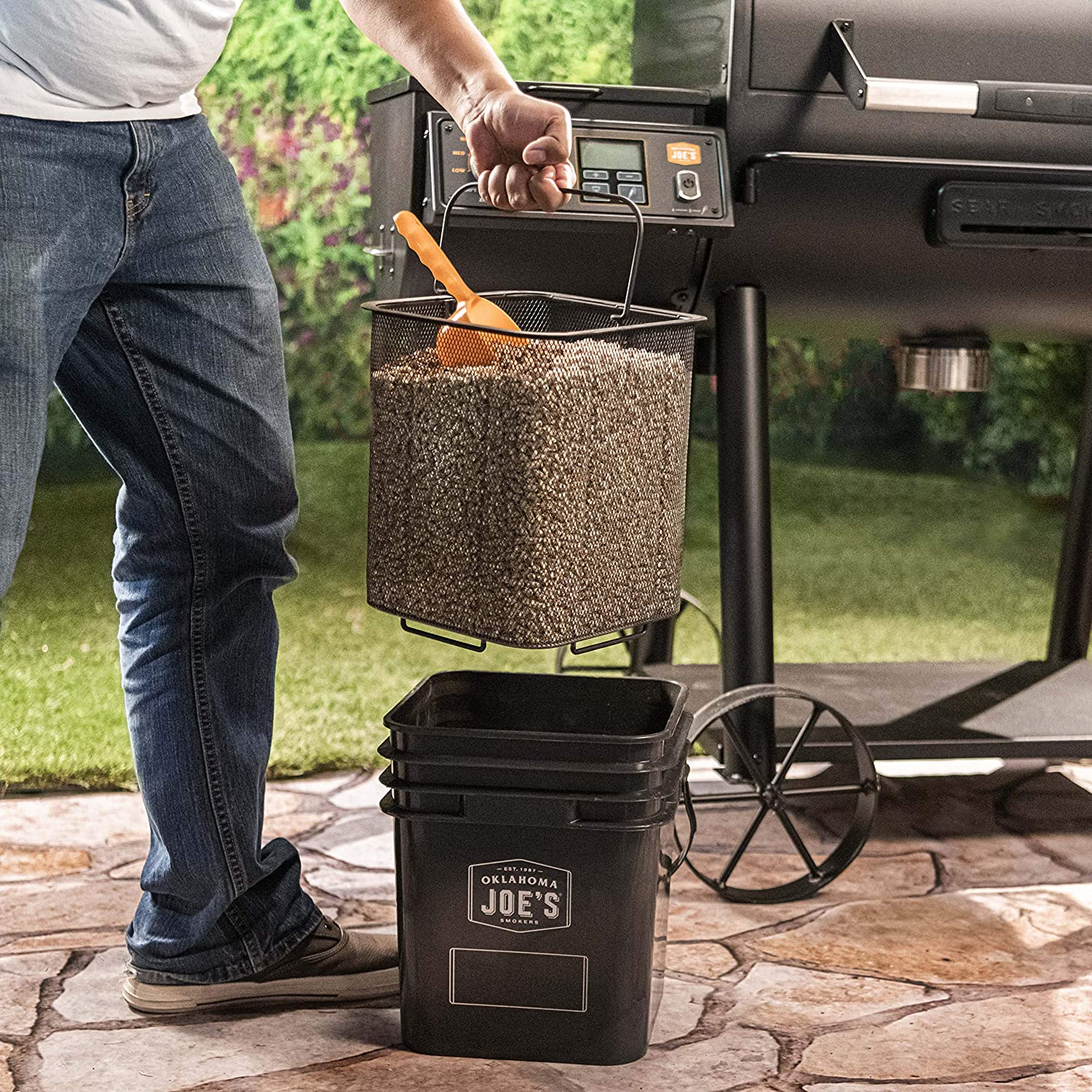 Oklahoma Joe'S 5159038W01 Pellet Bucket Kit, Black image number 3