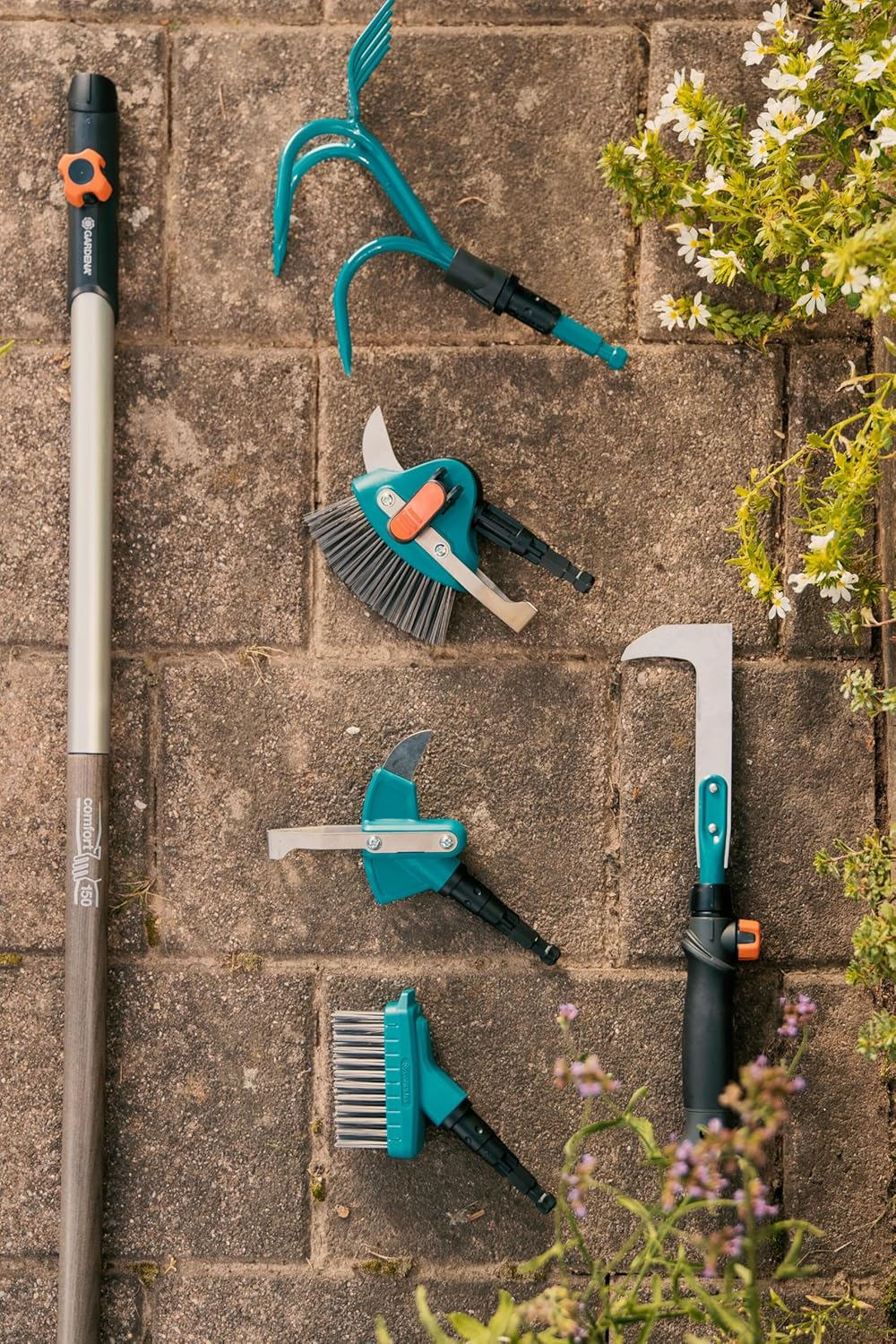 Gardena Combisystem Patio Weeder: Weed Scraper for Removing Moss and Weeds in Paving Joints, Hardened Stainless Steel Blade with Double-Sided Grinding, Corrosion Protection (8927-20) image number 3