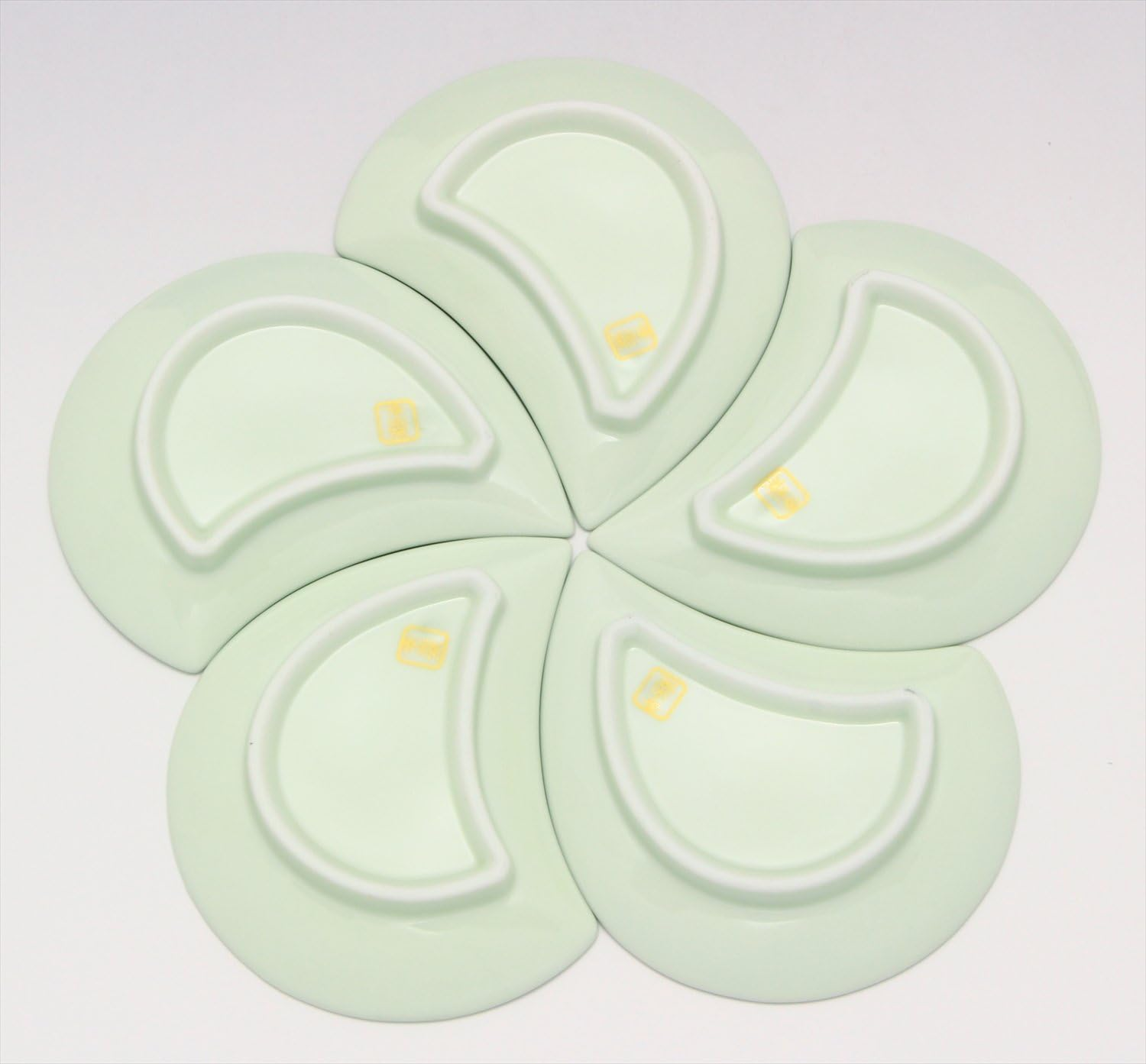 Arita Ware 97908 Kouraku Kiln Plum Petals, Small Plates, Set of 5, White Glazed Silver image number 2