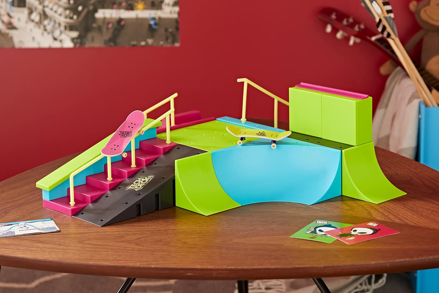 Tech Deck, Neon Mega Park X-Connect Creator, Glow-In-The-Dark Customisable Ramp Set with Two Fingerboards, Kids&rsquo; Toy for Boys and Girls Ages 6 and Up image number 5