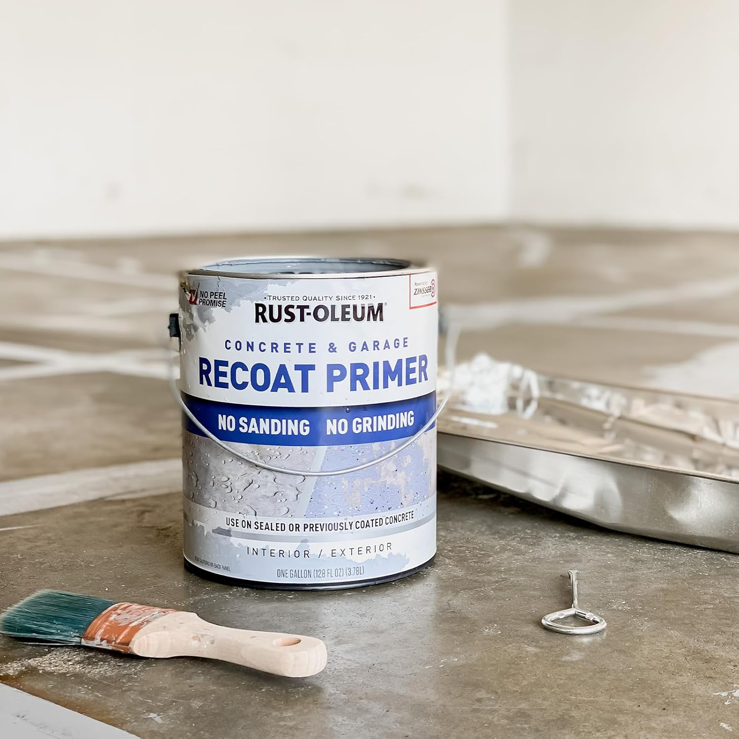 Rust-Oleum Concrete & Garage Recoat Primer &ndash; Quick Recoat for Sealed Concrete Floors, No Sanding or Grinding, Low Odour, Water-Based Formula, Interior/Exterior Use, Semi-Transparent Grey, 3.78L