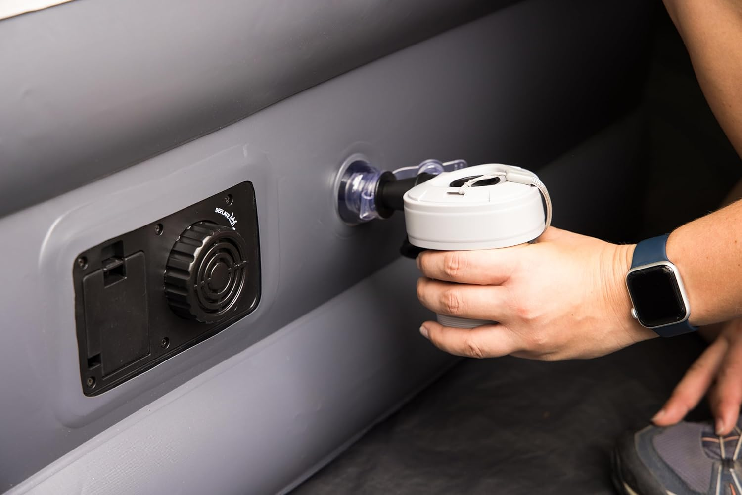 Oztrail Duocomfort Queen 12V/240V Airbed image number 5