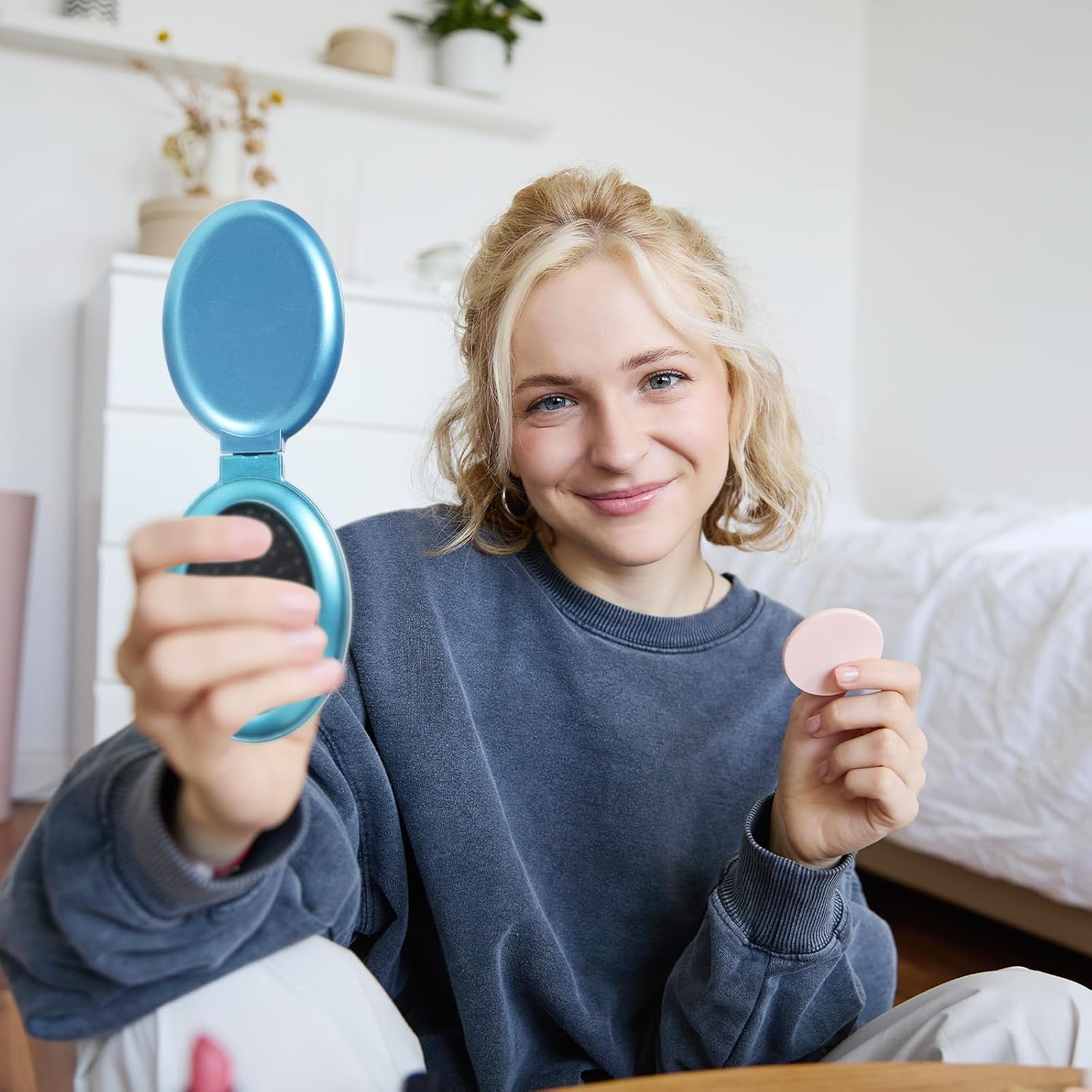 Foldable Hair Brush with Mirror, 2 Pcs Oval Mini Hair Brush Portable Travel Size Compact Hairbrush Small Anti-Static Pocket Comb Hair-Styling Tools for Women Home Travel Gym Purse (Gold, Blue) image number 2