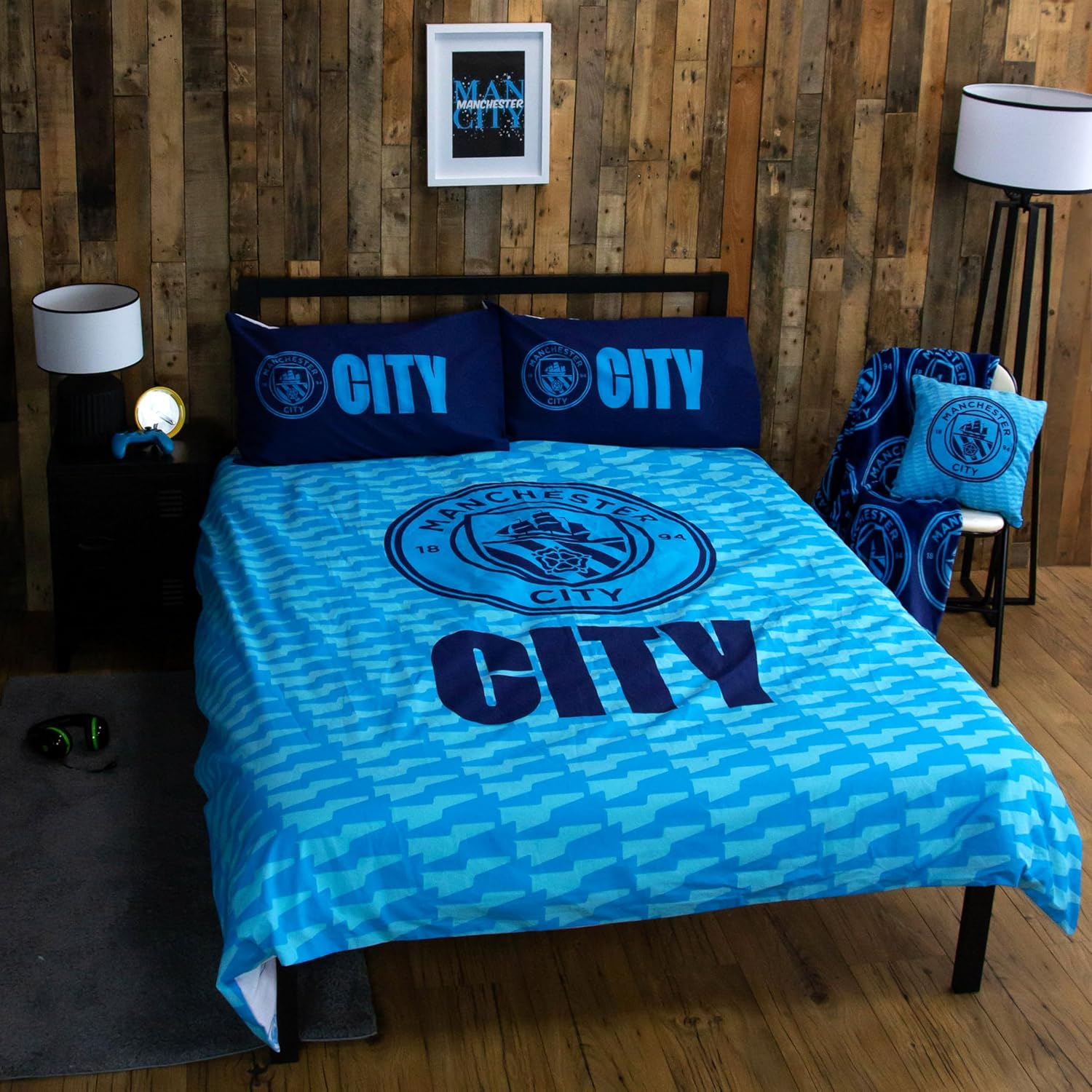 Manchester City FC Character World Official Double Duvet Cover Set, Crestcol Design | Blue Reversible 2 Sided Football Bedding Cover Official Merchandise Including Matching Pillow Cases image number 3