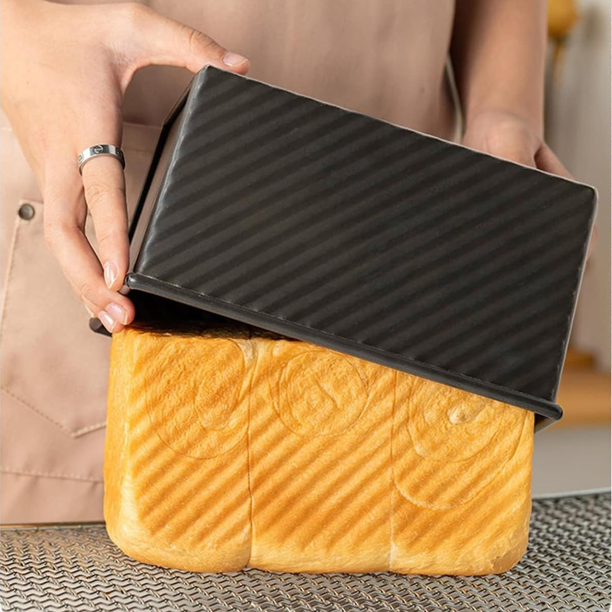 Pullman Loaf Pan with Lid, 1 Lb Non-Stick Toast Box with Cover, Carbon Steel Corrugated Bread Pan for Oven Baking, Black (8.3X4.3) image number 3