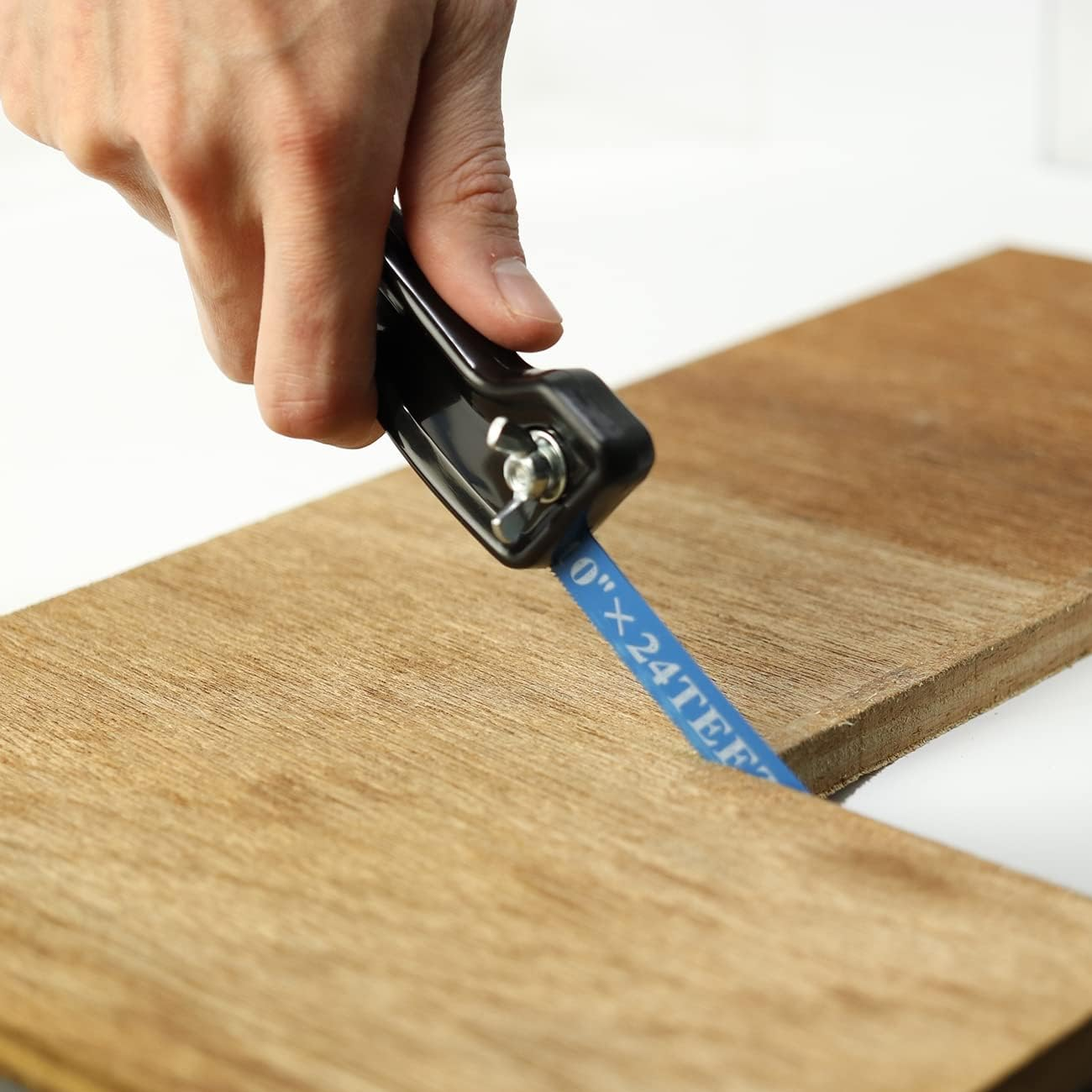 ENGINEER Tz-02 Handy Handheld Saw (Hacksaw Blade Fitted into a Plastic Handle) image number 3