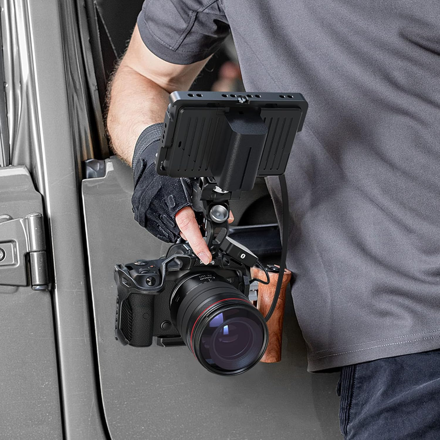 Smallrig R5 / R5 C / R6 Cage for Canon R5 / R5 C / R6 Mirrorless Camera, Aluminum Alloy Cage W/Streamlined Structure for Canon R5 R6 R5 C Camera - 3233B image number 2