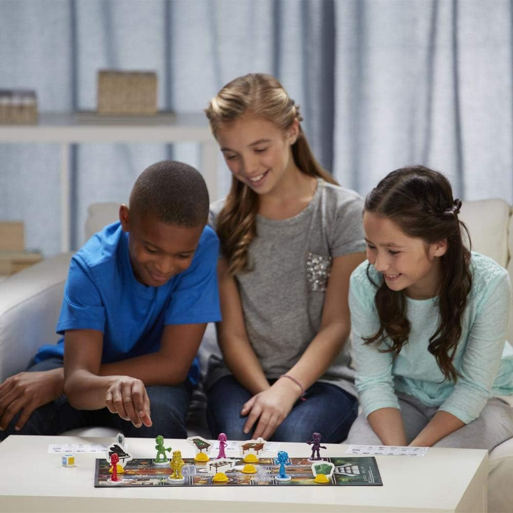 Hasbro Cluedo Junior - Classic Mystery Board Game for Younger Kids - Case of the Broken Toy - 2-6 Players - Kids Board Games and Toys for Kids - Boys and Girls - Ages 5+ image number 4