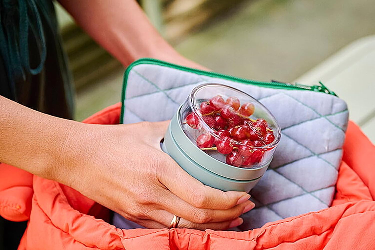 Mepal Overnight Oat Jar - Mini - Practical Yoghurt Cup & Muesli Cup - Separate Compartments for Yoghurt & Muesli - Suitable for Freezer, Microwave & Dishwasher - 300 Ml + 120 Ml - Vivid Blue image number 1