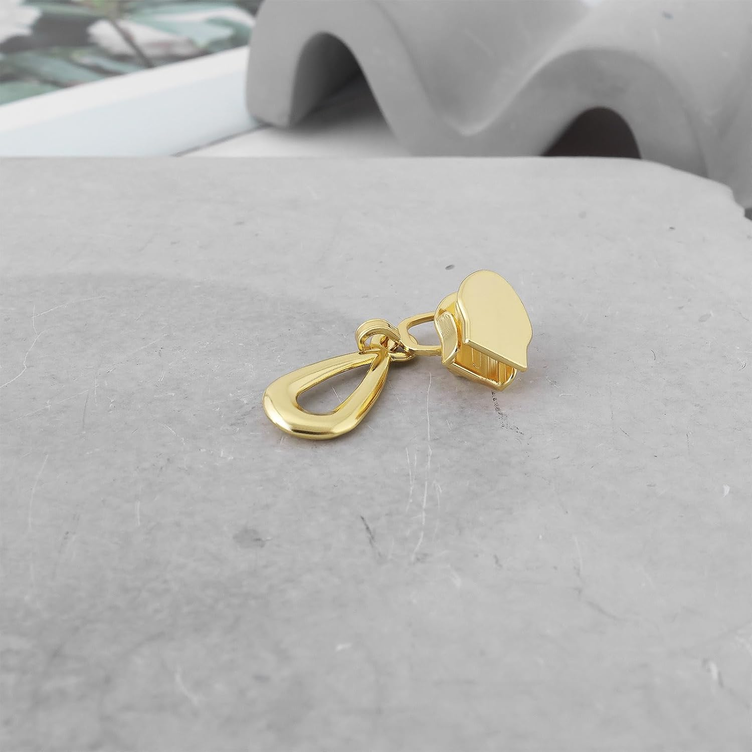 Create Idea 20Pcs No.5 Non Locking Zippers Sliders 6Mm Metal Teardrop Shape Zipper Puller 4Cm Slider for Nylon Coil Zippers for 6Mm Open Zipper Sliders