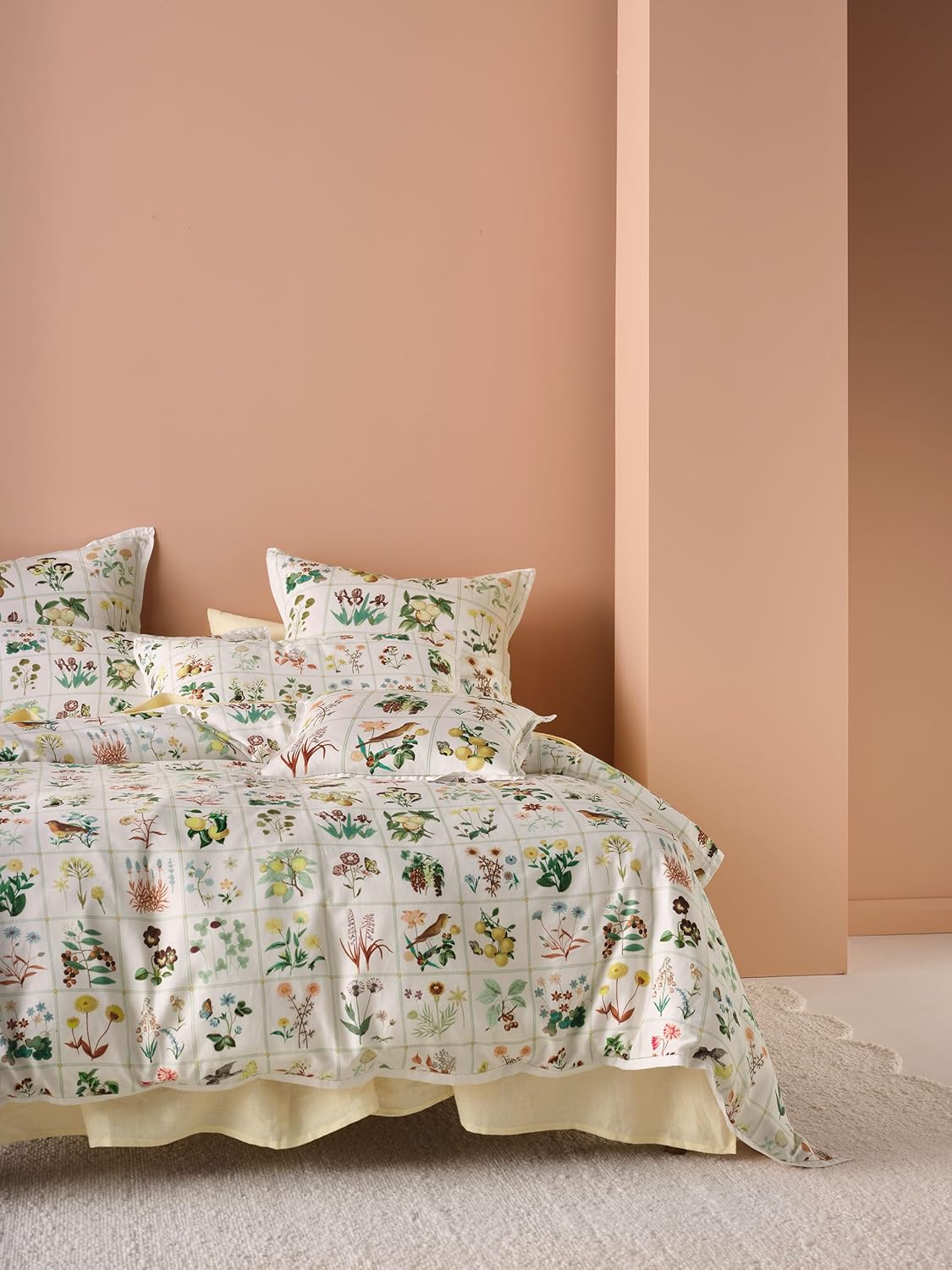 Linen House Garden Bed Quilt Cover Set, Vanilla, Super King image number 1