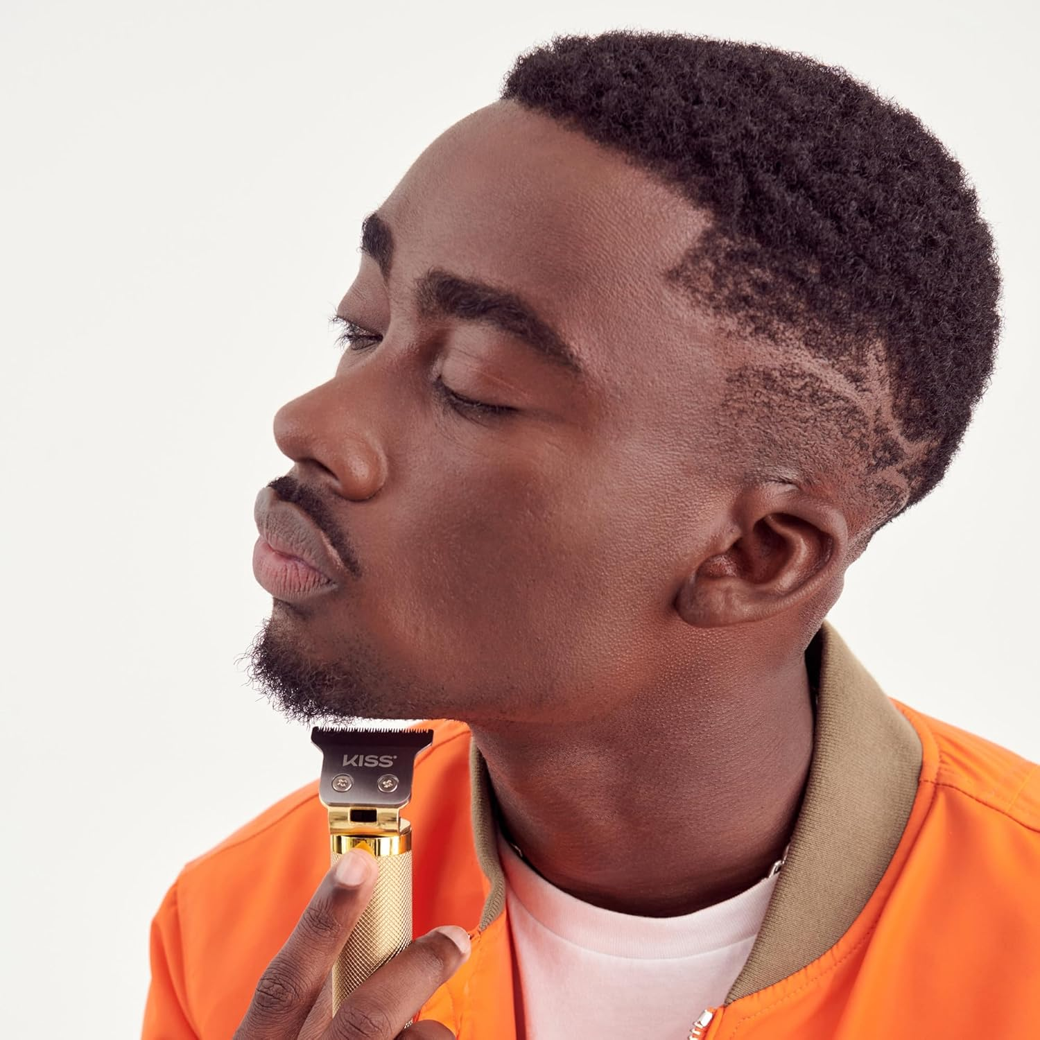 KISS Precision Blade Cordless Trimmer with Stainless Steel T-Blade, Powerful High-Torque, High-Speed Motor, 3 Blade Guard Attachments & Blade Cover, USB Cable & Long-Lasting Lithium Ion Battery image number 5