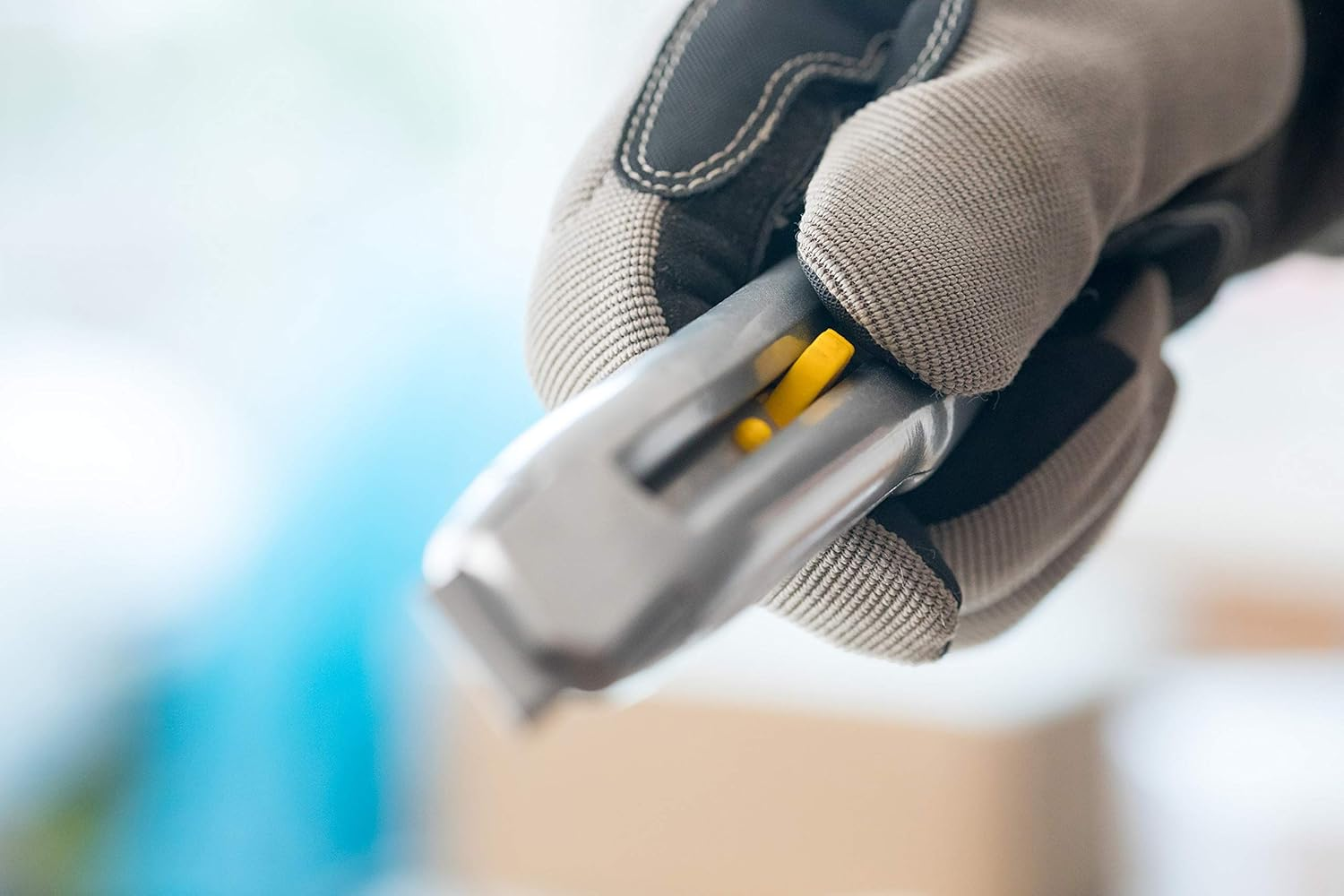 Stanley Interlock Cutter Knife 1-10-018 (18 Mm Blade Width, 165 Mm Blade Length, Metal Body with Patented Interlock Connection, Easy, Tool-Free Blade Change) image number 3